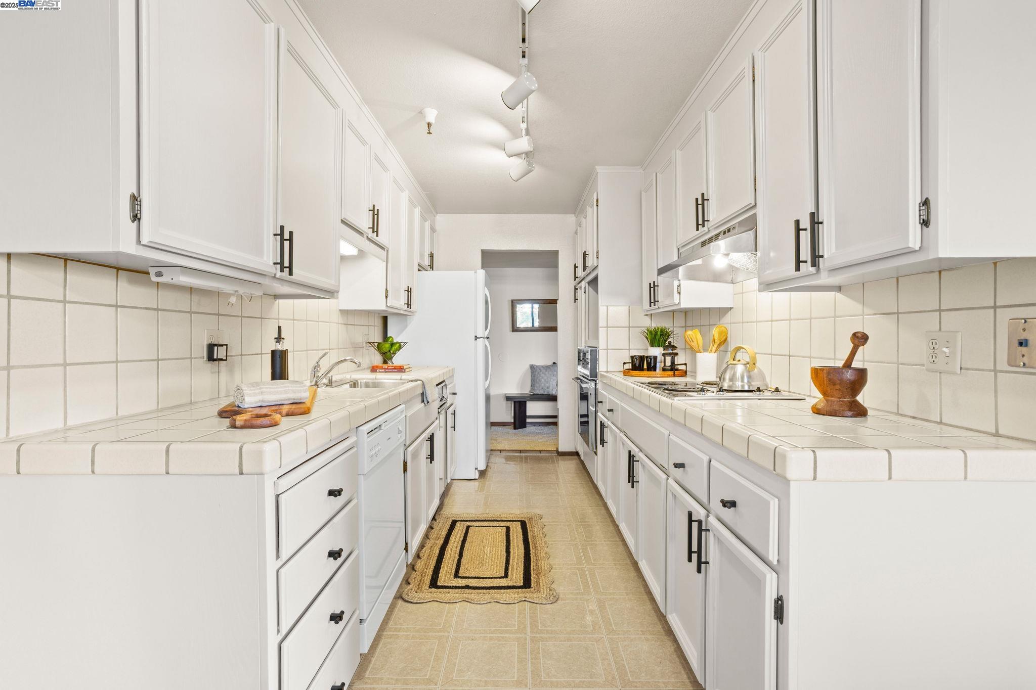 Photo #5: 41118366 Listing: Photo #5