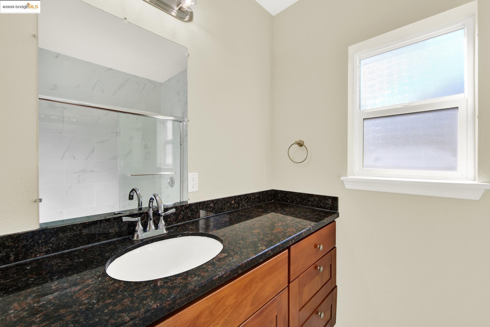 Detail Gallery Image 18 of 35 For 1232 78th Ave, Oakland,  CA 94621 - 2 Beds | 1 Baths