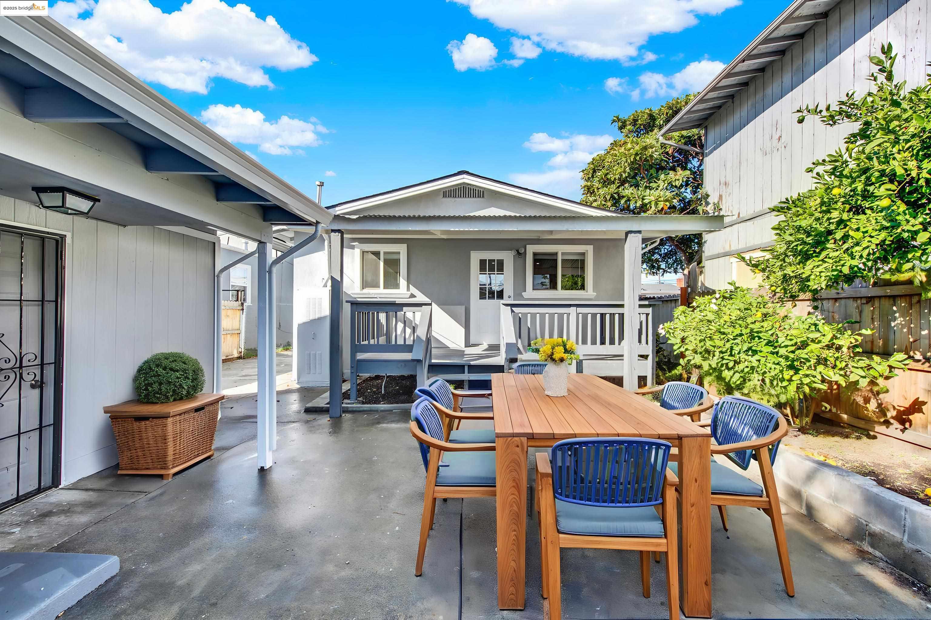 Detail Gallery Image 25 of 35 For 1232 78th Ave, Oakland,  CA 94621 - 2 Beds | 1 Baths