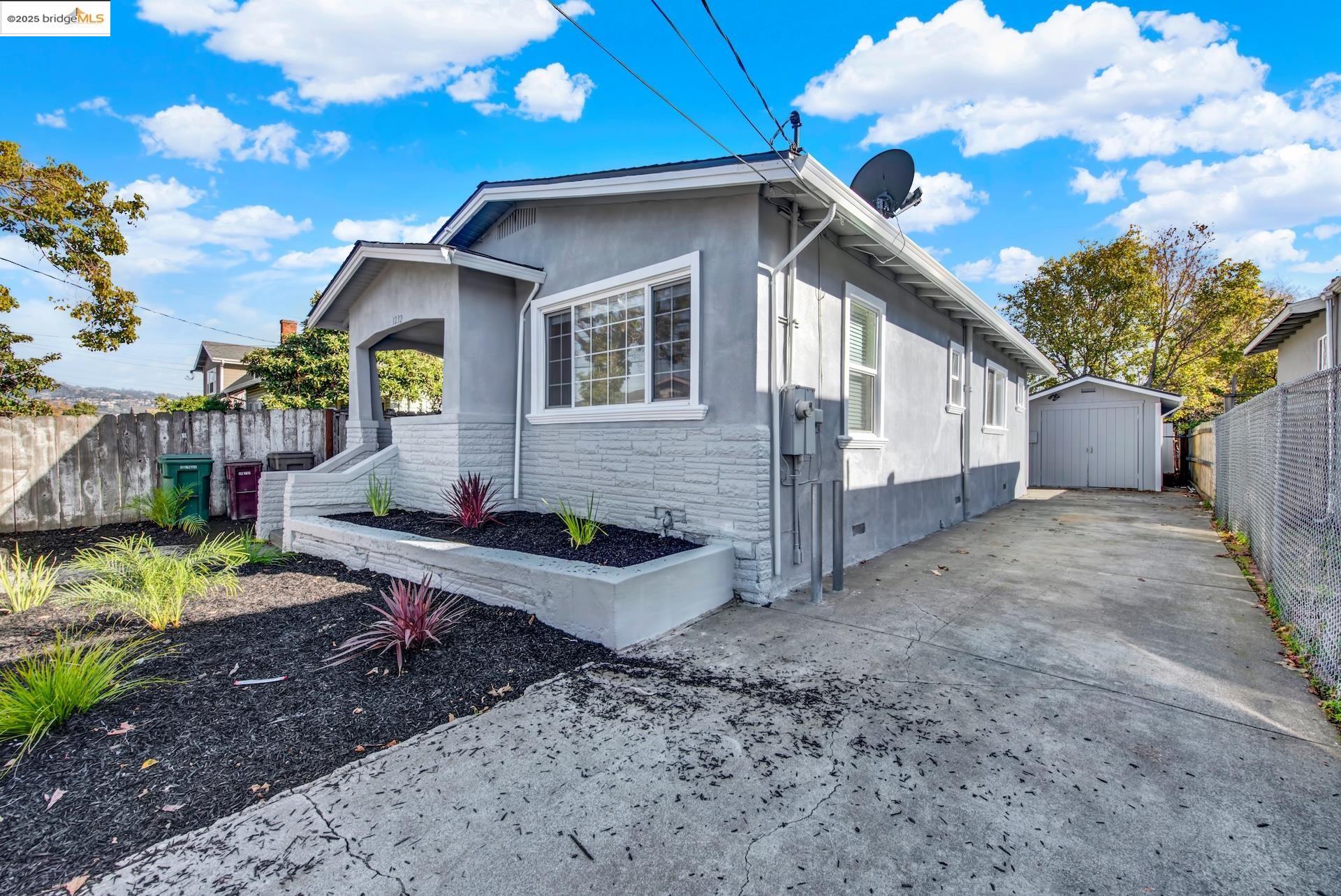 Detail Gallery Image 4 of 35 For 1232 78th Ave, Oakland,  CA 94621 - 2 Beds | 1 Baths