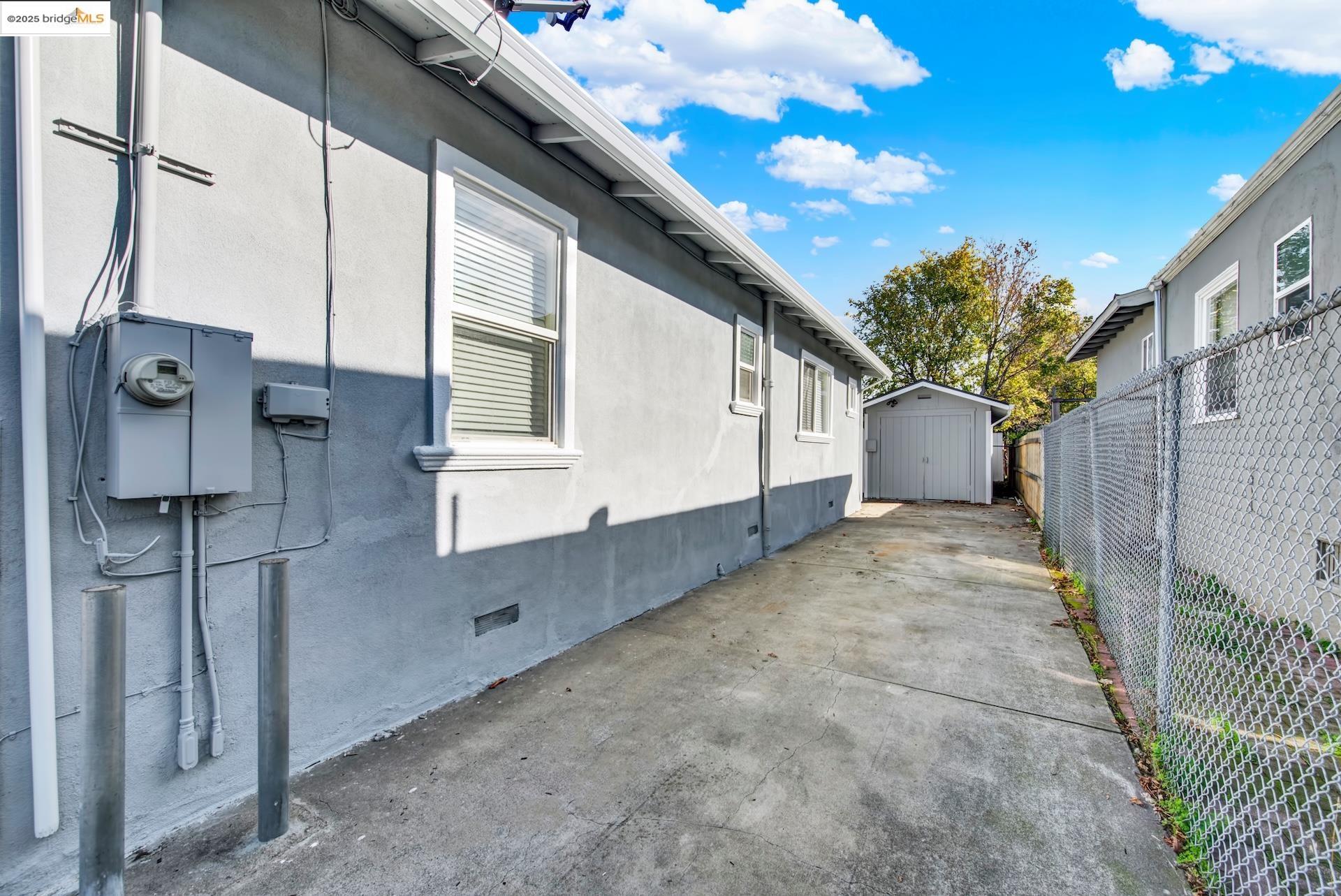 Detail Gallery Image 31 of 35 For 1232 78th Ave, Oakland,  CA 94621 - 2 Beds | 1 Baths