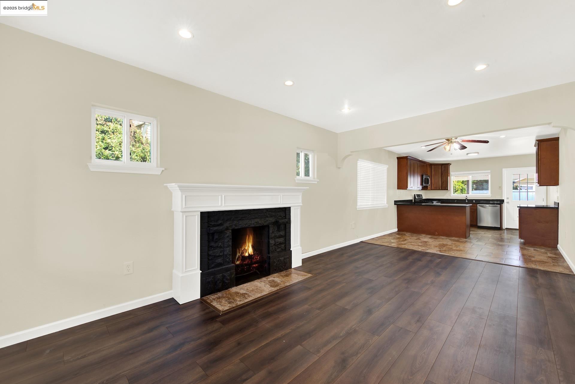 Detail Gallery Image 5 of 35 For 1232 78th Ave, Oakland,  CA 94621 - 2 Beds | 1 Baths