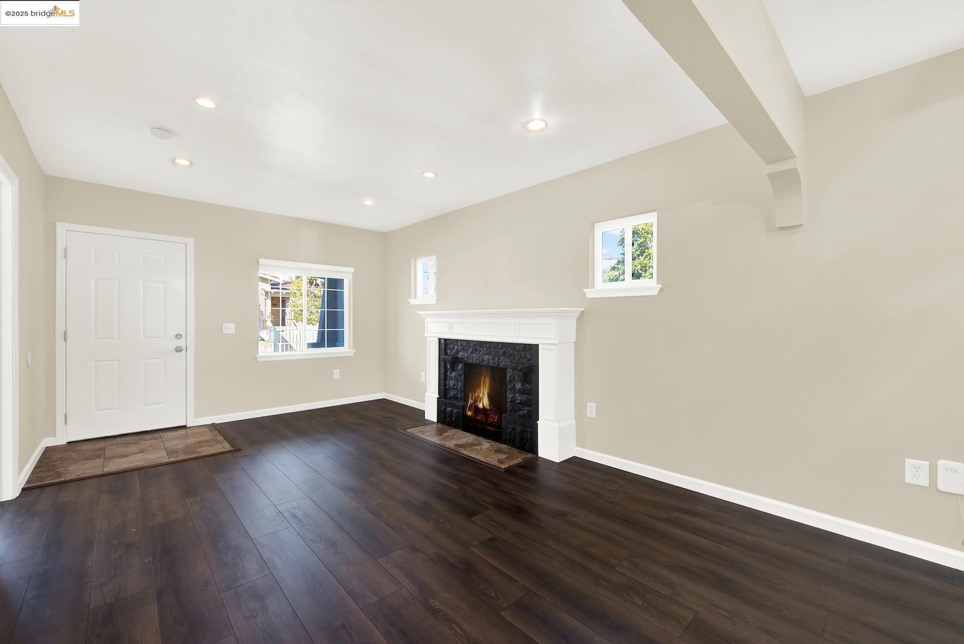 Detail Gallery Image 7 of 35 For 1232 78th Ave, Oakland,  CA 94621 - 2 Beds | 1 Baths