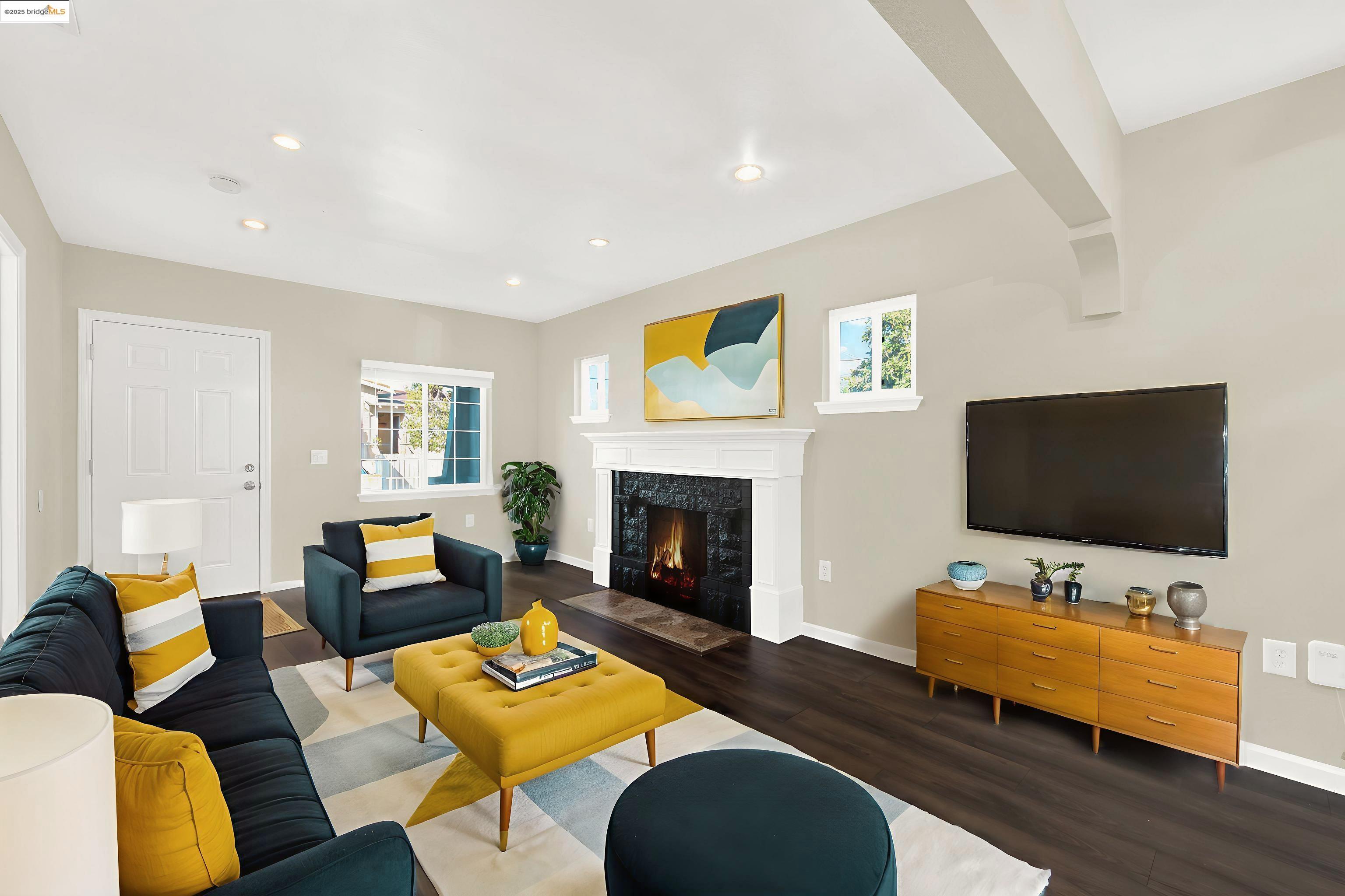 Detail Gallery Image 8 of 35 For 1232 78th Ave, Oakland,  CA 94621 - 2 Beds | 1 Baths