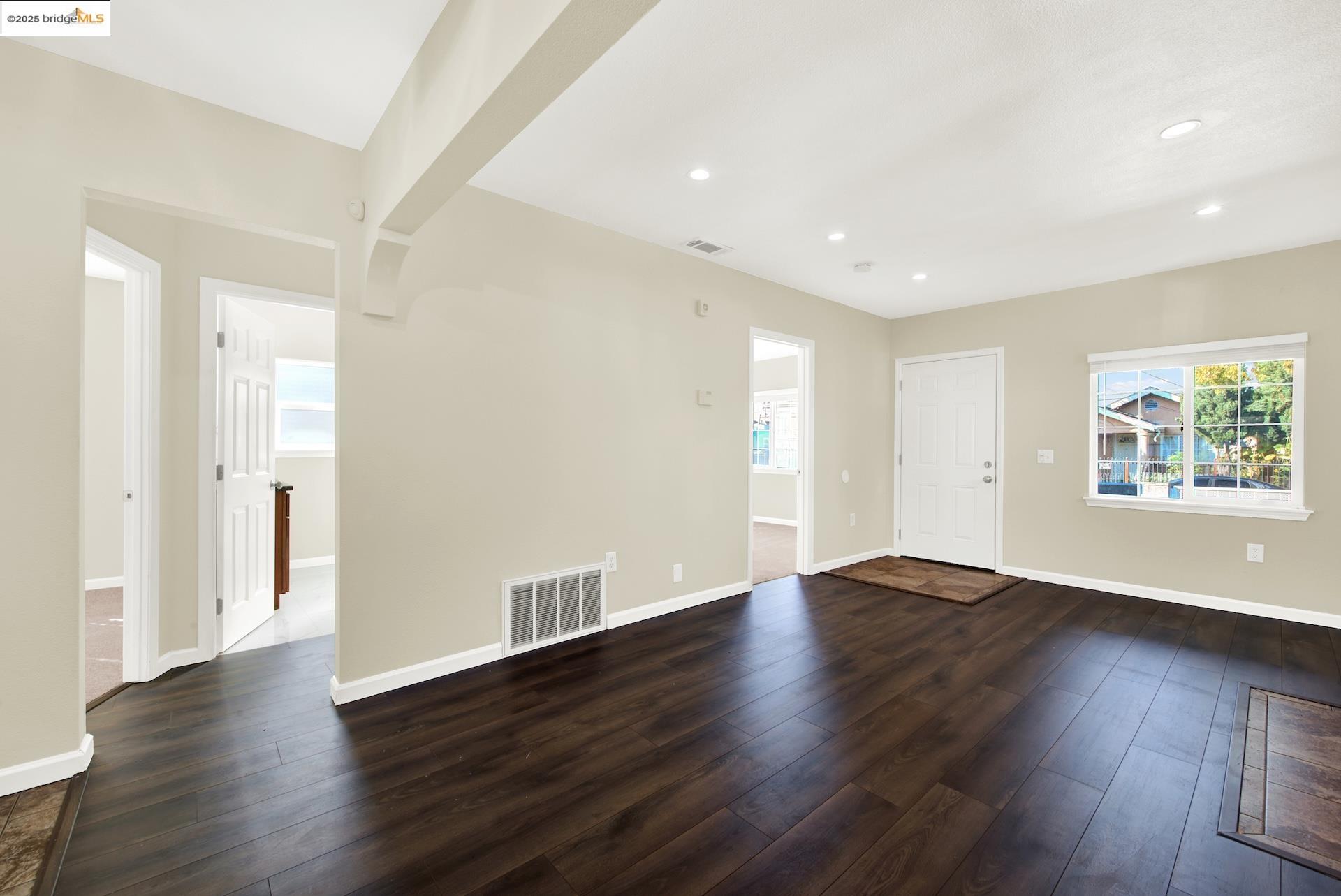 Detail Gallery Image 9 of 35 For 1232 78th Ave, Oakland,  CA 94621 - 2 Beds | 1 Baths