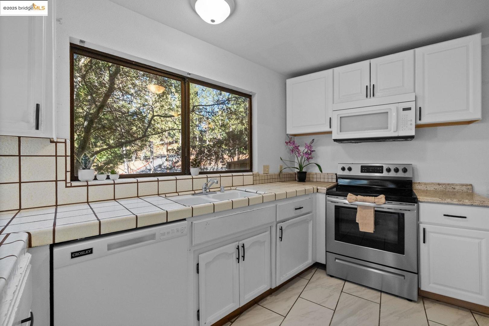 Detail Gallery Image 15 of 56 For 20266 Pine Mountain Dr, Groveland,  CA 95321 - 4 Beds | 3 Baths