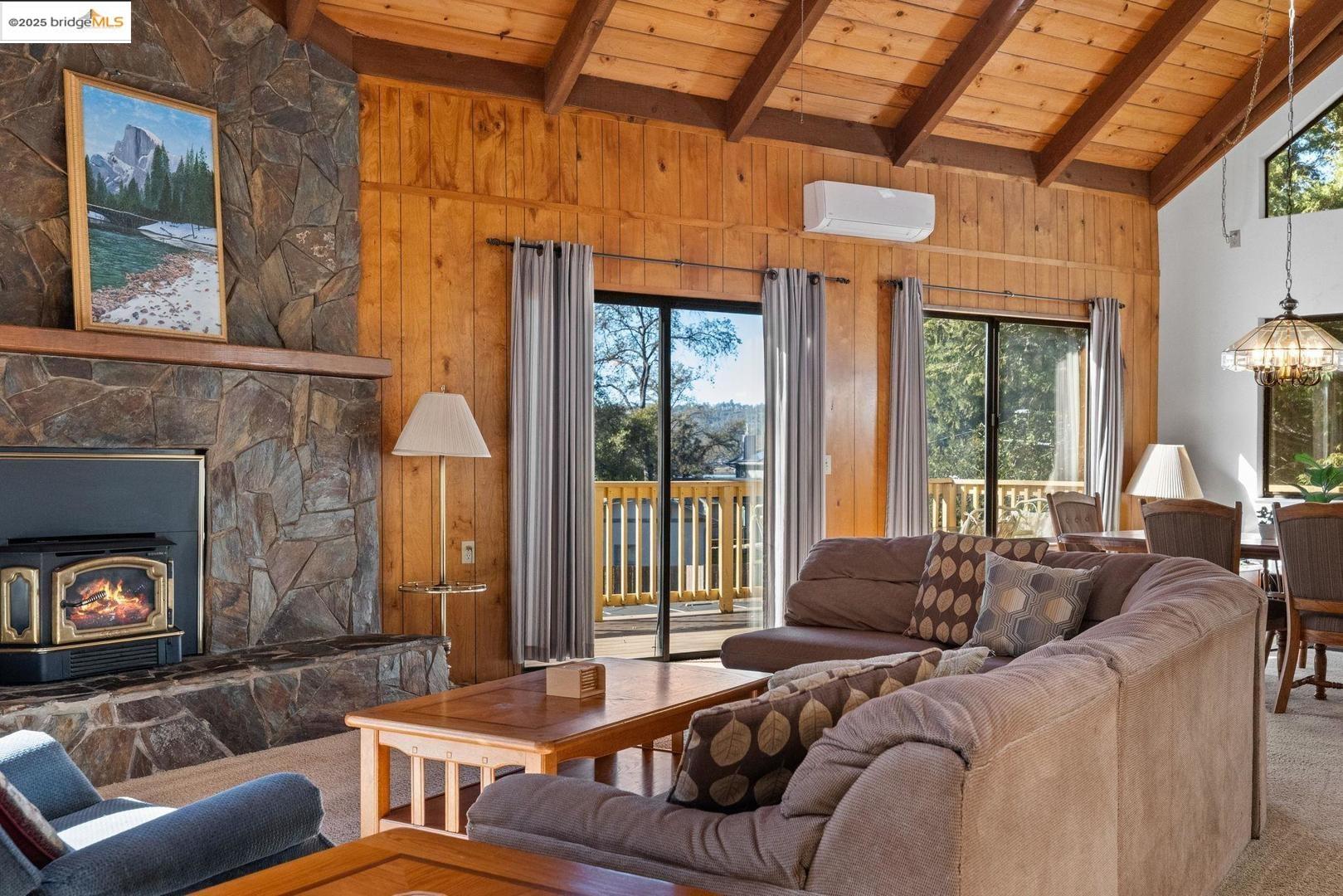 Detail Gallery Image 7 of 56 For 20266 Pine Mountain Dr, Groveland,  CA 95321 - 4 Beds | 3 Baths