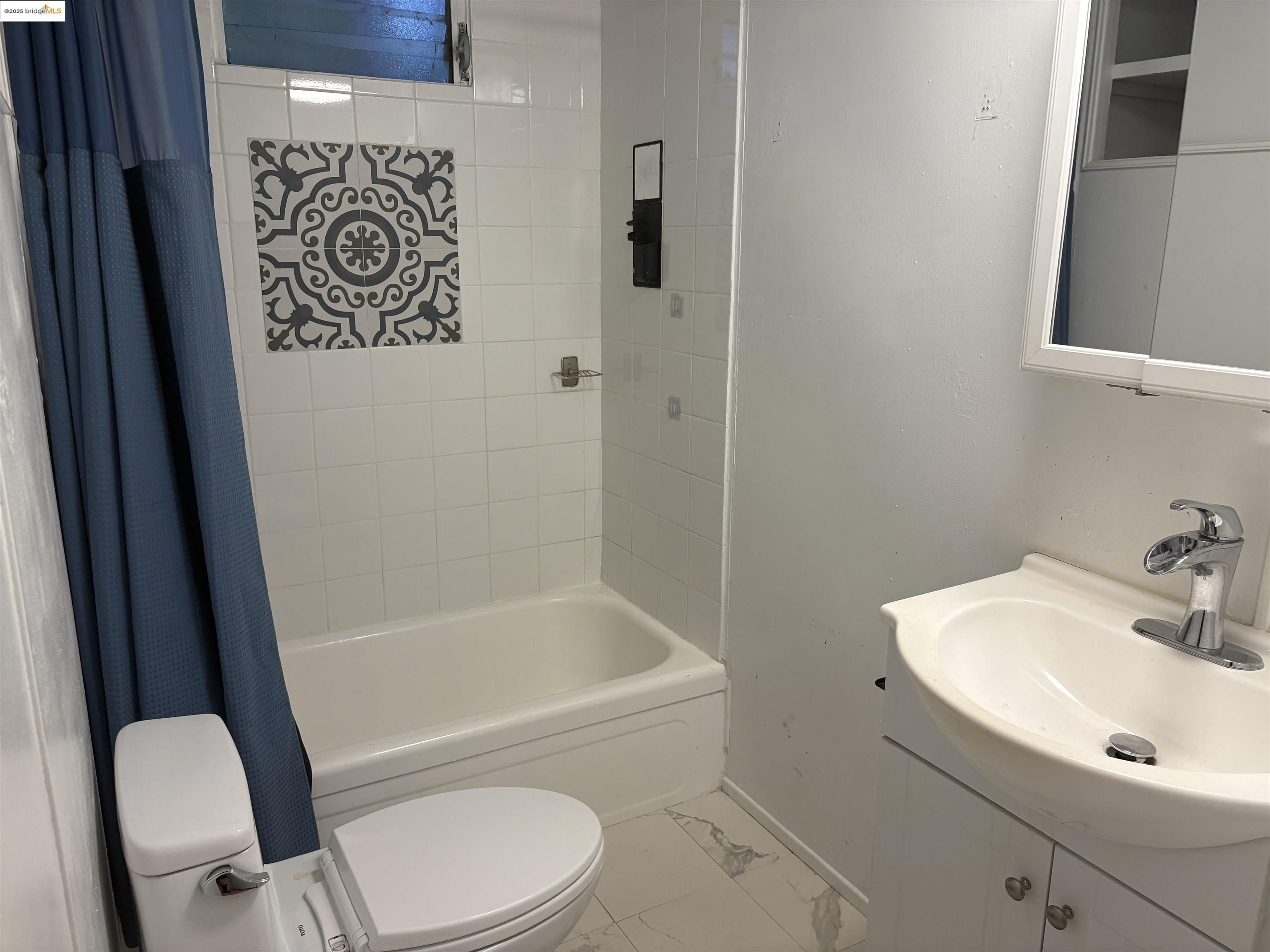 Detail Gallery Image 8 of 9 For 2050 Monument, Pleasant Hill,  CA 94523 - 2 Beds | 1 Baths