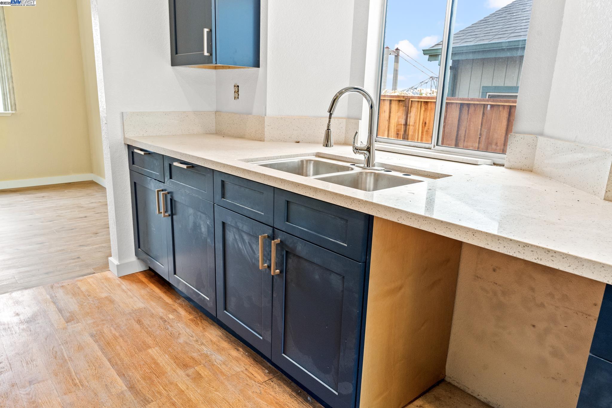 Detail Gallery Image 16 of 34 For 104 Bridgeview Ct, Crockett,  CA 94525 - 3 Beds | 2/1 Baths