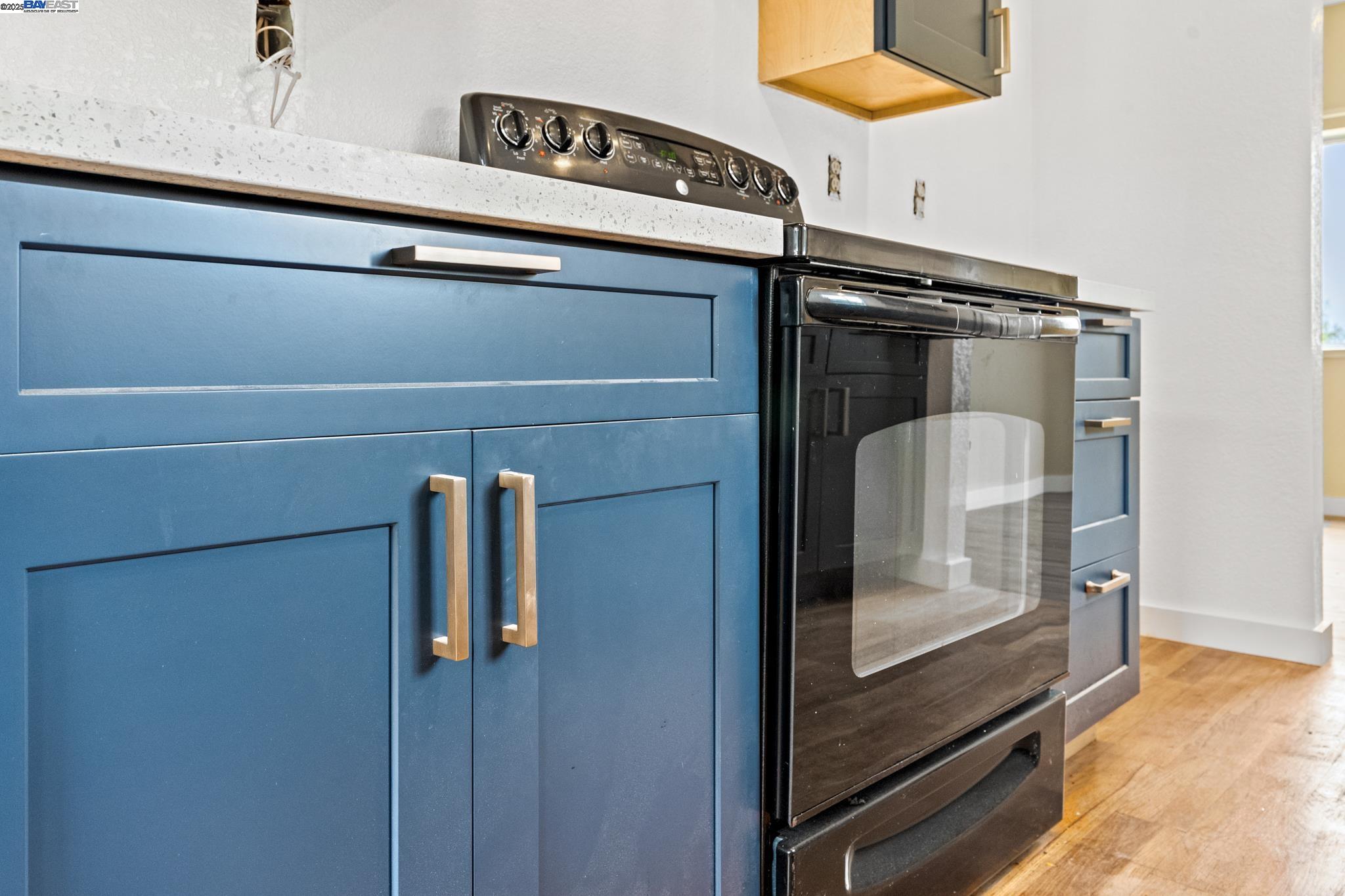 Detail Gallery Image 17 of 34 For 104 Bridgeview Ct, Crockett,  CA 94525 - 3 Beds | 2/1 Baths