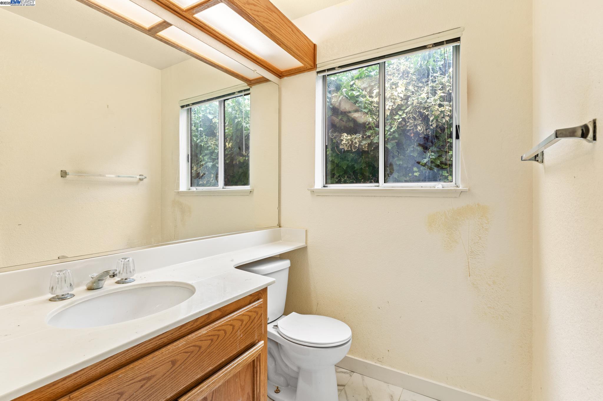 Detail Gallery Image 20 of 34 For 104 Bridgeview Ct, Crockett,  CA 94525 - 3 Beds | 2/1 Baths