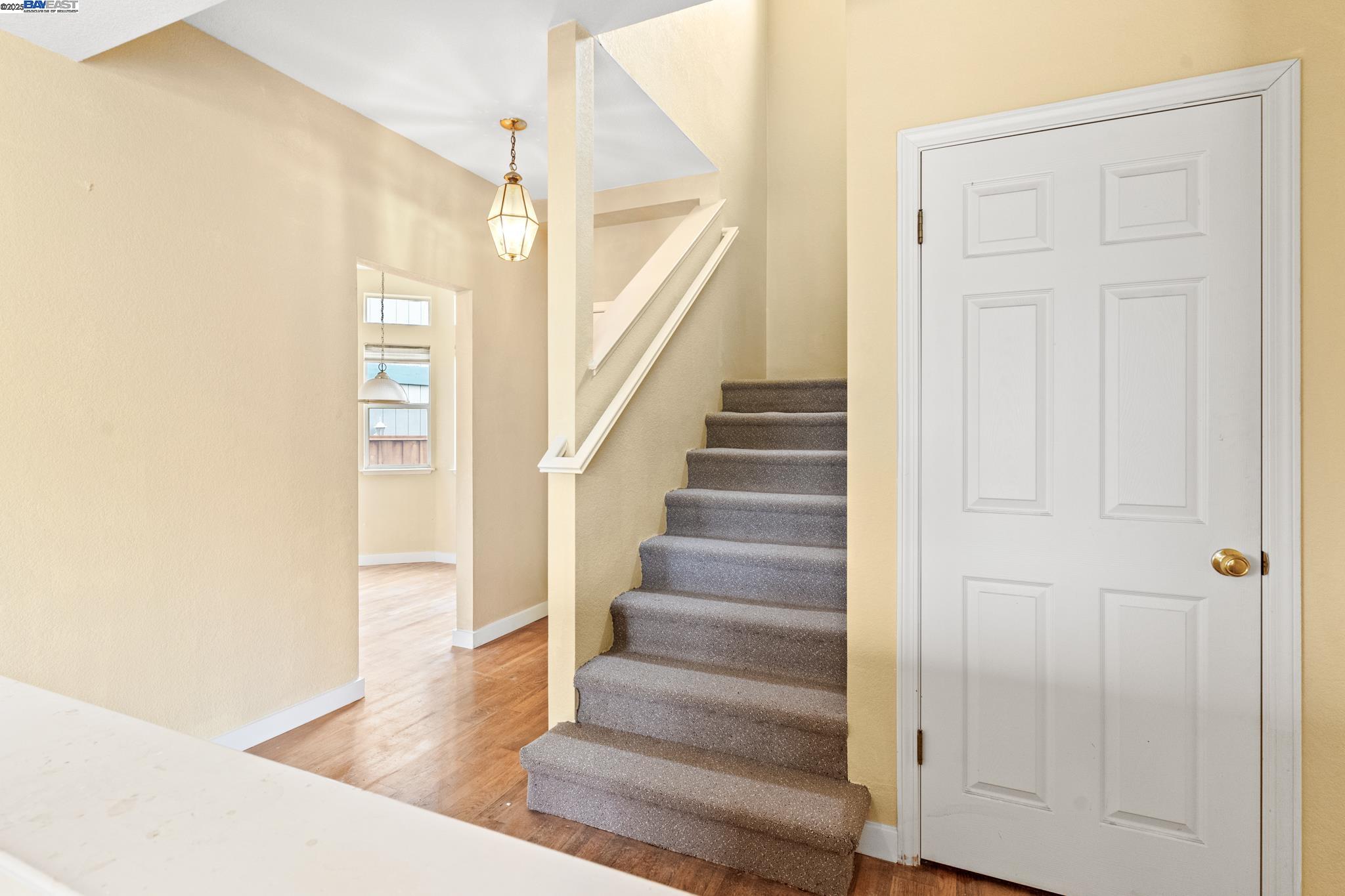 Detail Gallery Image 21 of 34 For 104 Bridgeview Ct, Crockett,  CA 94525 - 3 Beds | 2/1 Baths