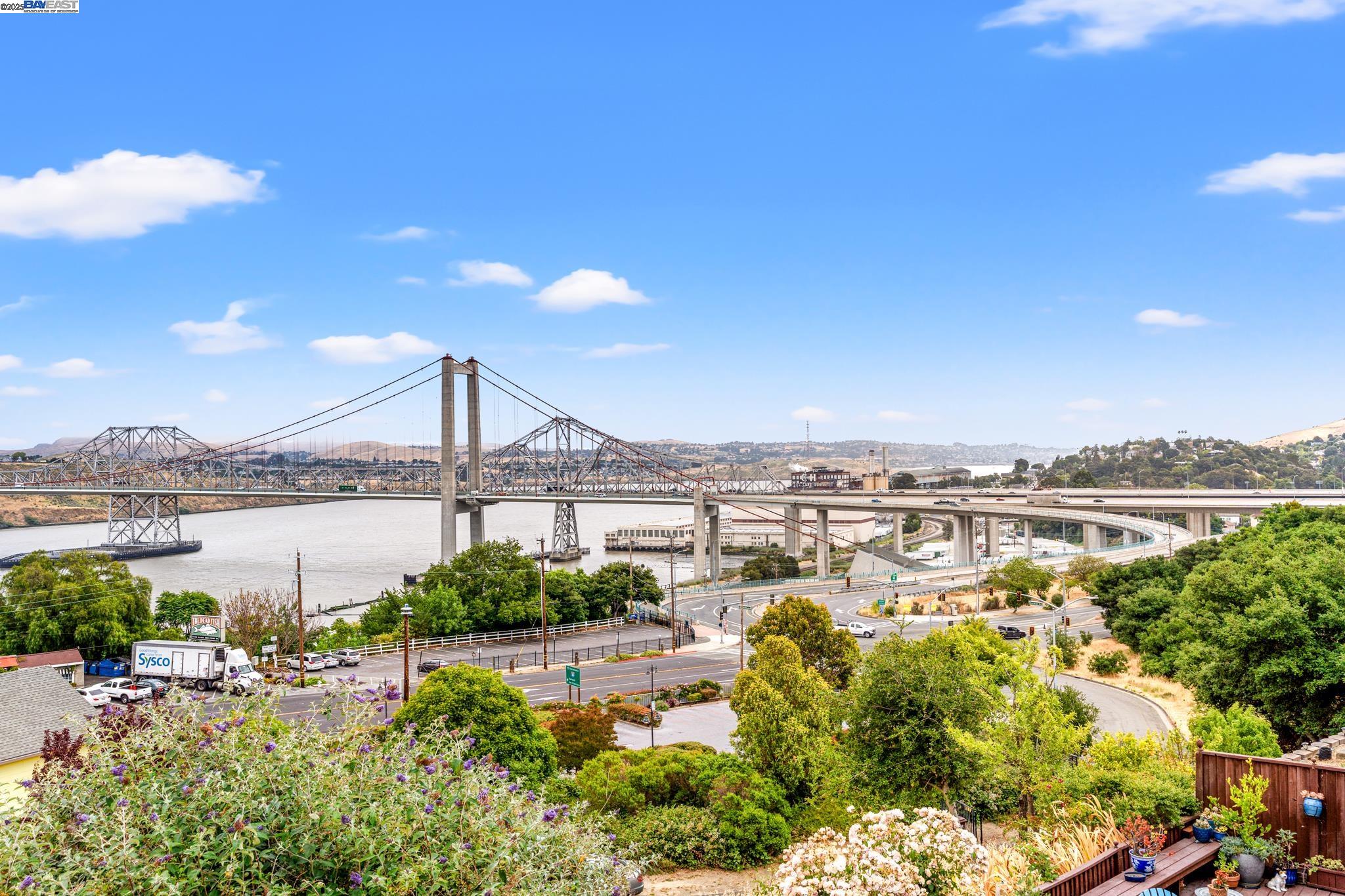 Detail Gallery Image 23 of 34 For 104 Bridgeview Ct, Crockett,  CA 94525 - 3 Beds | 2/1 Baths