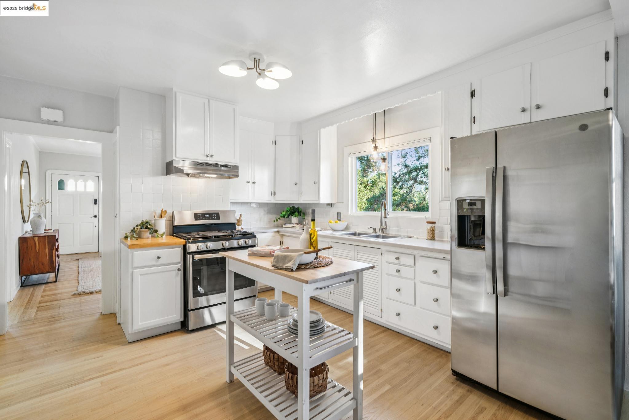 Detail Gallery Image 10 of 47 For 4539 Pampas Ave, Oakland,  CA 94619 - 2 Beds | 1 Baths