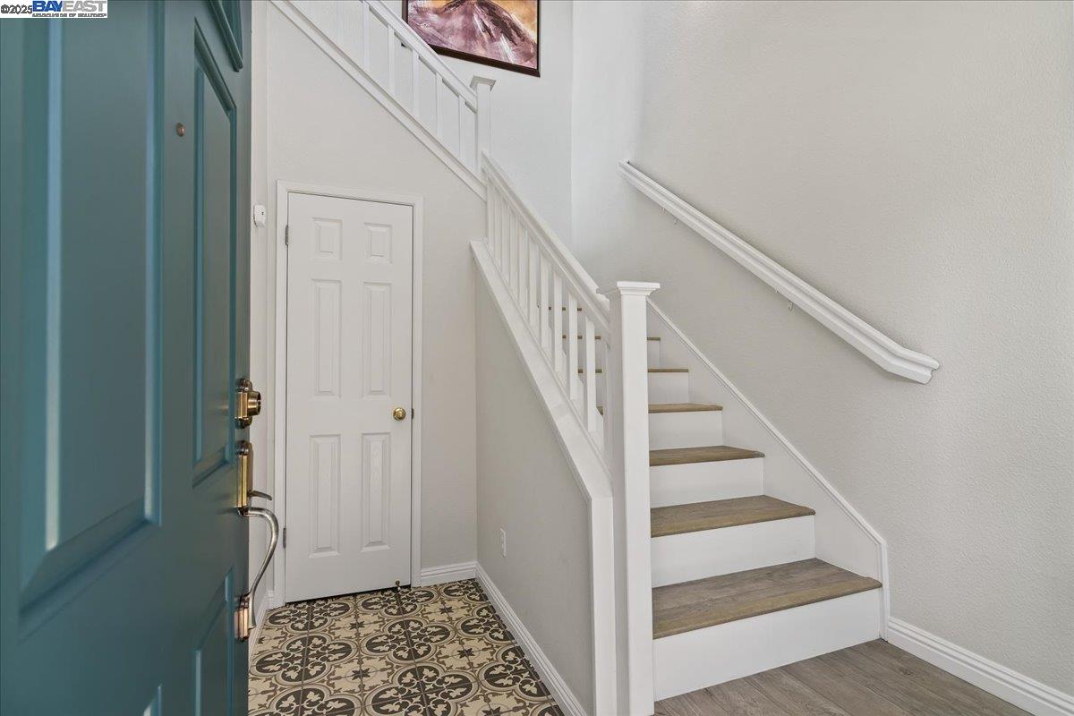 Detail Gallery Image 4 of 27 For 4605 Keller Ridge Dr, Clayton,  CA 94517 - 2 Beds | 2 Baths