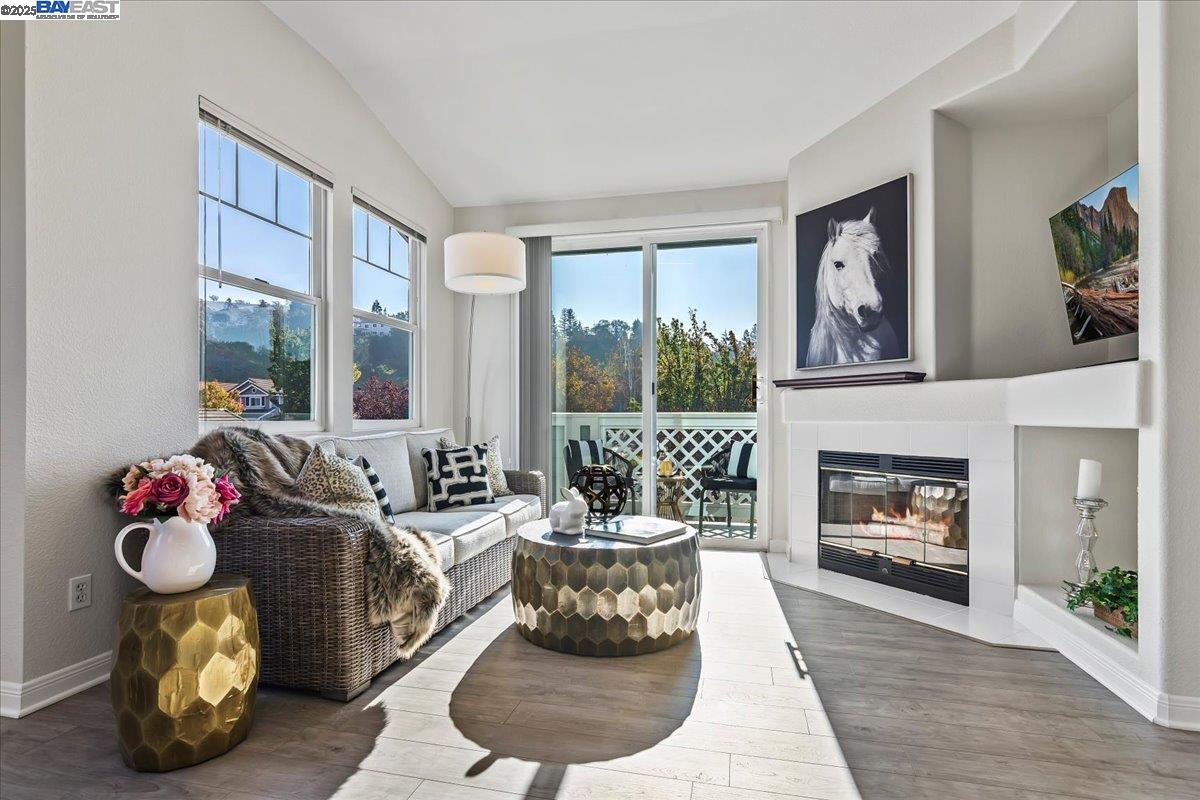 Detail Gallery Image 6 of 27 For 4605 Keller Ridge Dr, Clayton,  CA 94517 - 2 Beds | 2 Baths