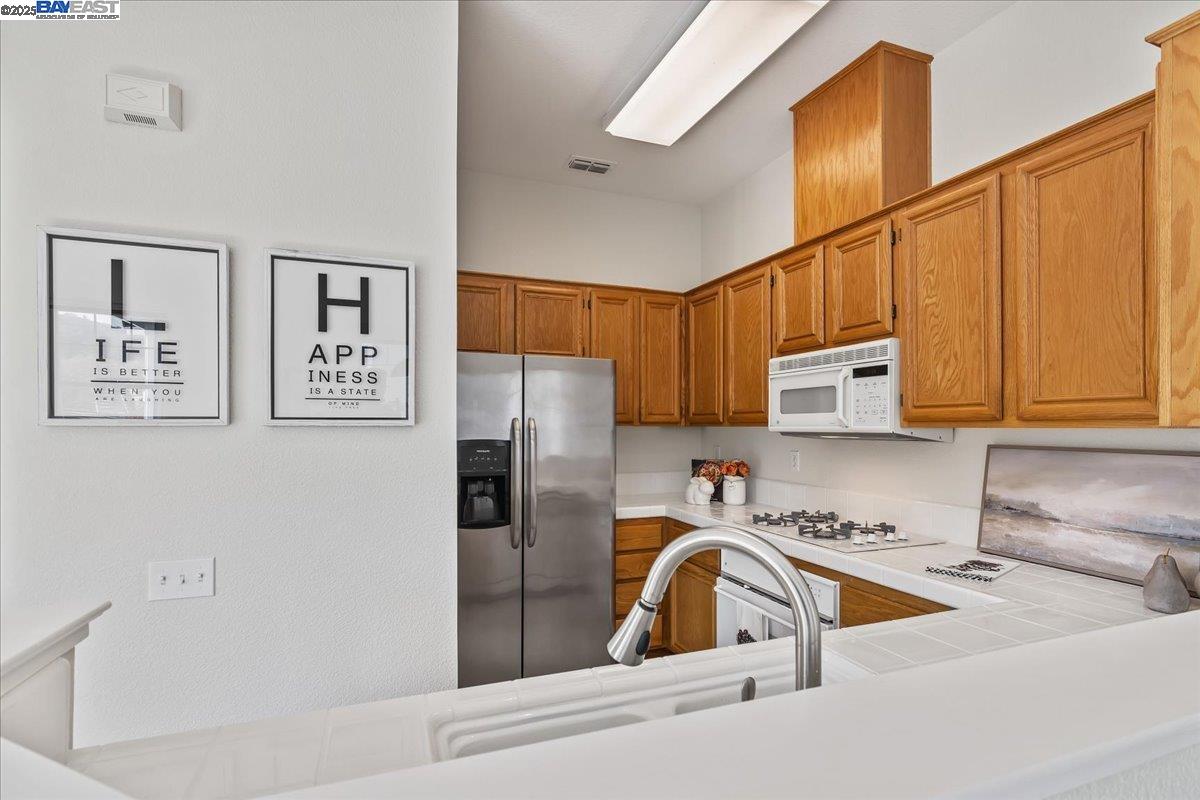 Detail Gallery Image 9 of 27 For 4605 Keller Ridge Dr, Clayton,  CA 94517 - 2 Beds | 2 Baths