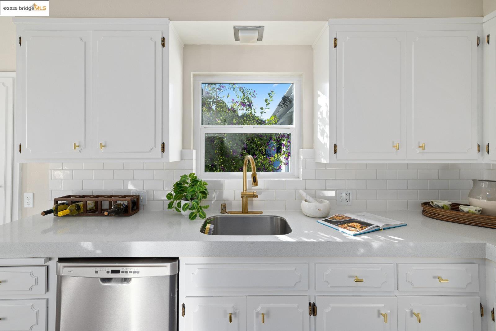 Detail Gallery Image 16 of 45 For 1945 Bradhoff Ave, San Leandro,  CA 94577 - 3 Beds | 2 Baths