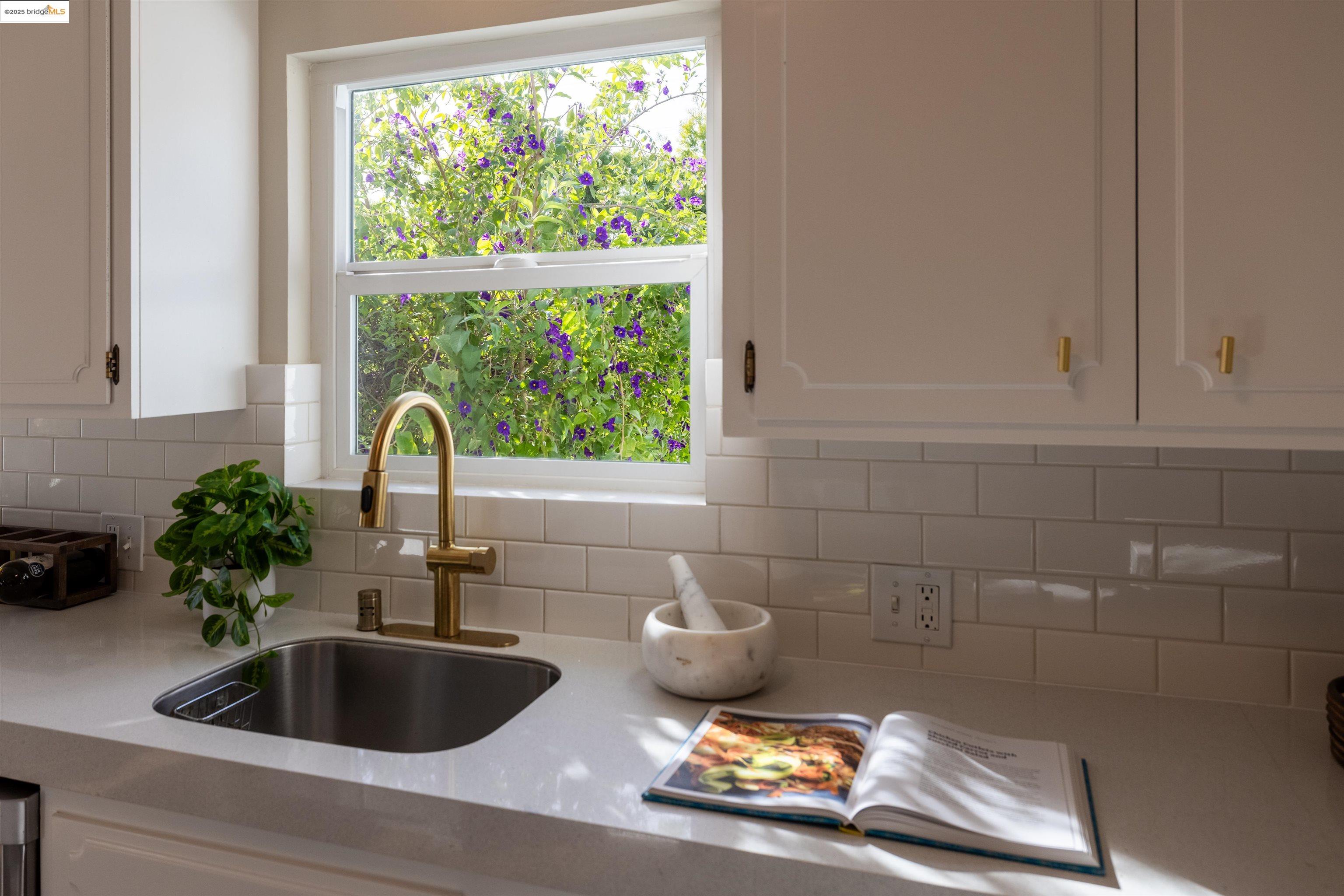 Detail Gallery Image 17 of 45 For 1945 Bradhoff Ave, San Leandro,  CA 94577 - 3 Beds | 2 Baths