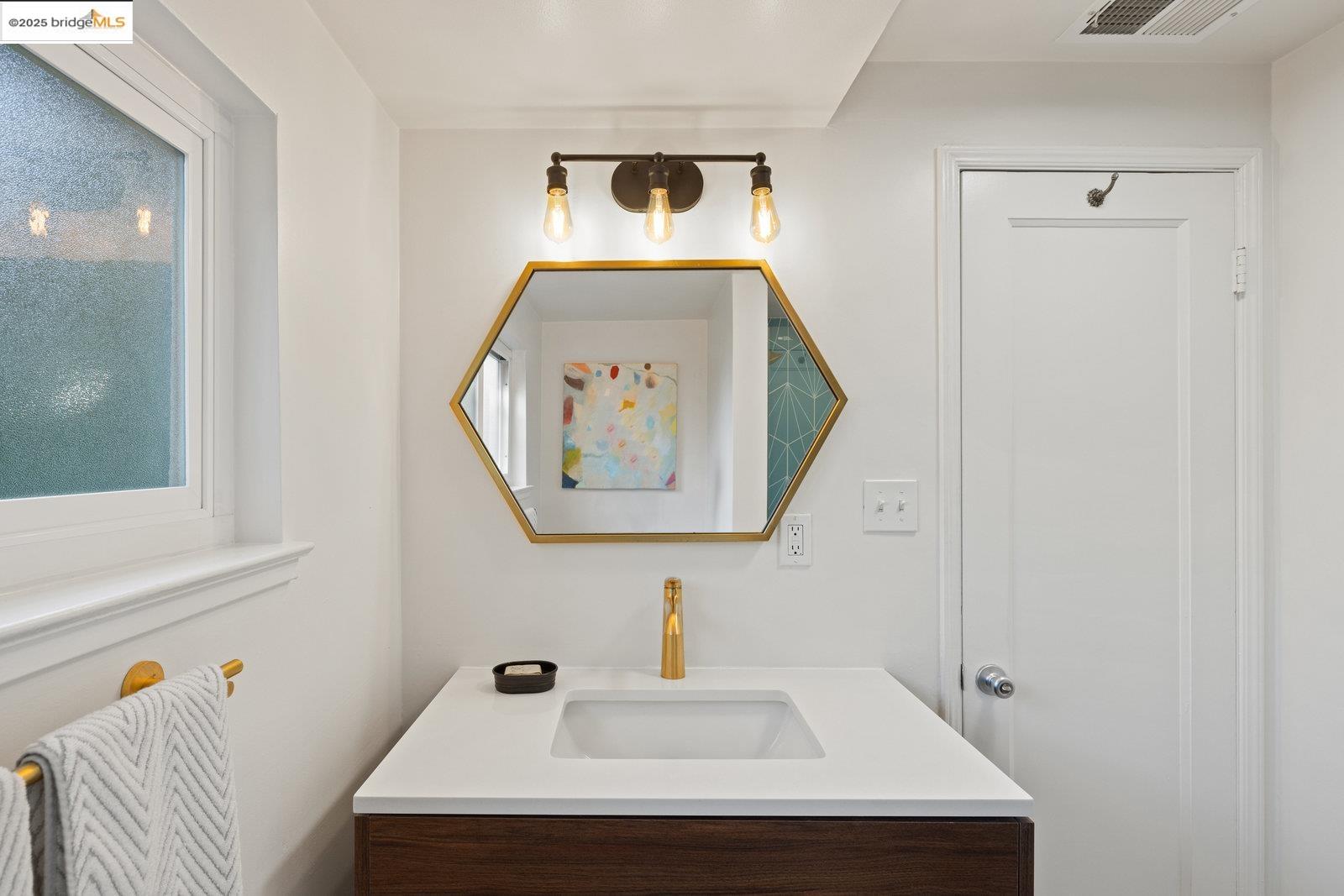 Detail Gallery Image 28 of 45 For 1945 Bradhoff Ave, San Leandro,  CA 94577 - 3 Beds | 2 Baths