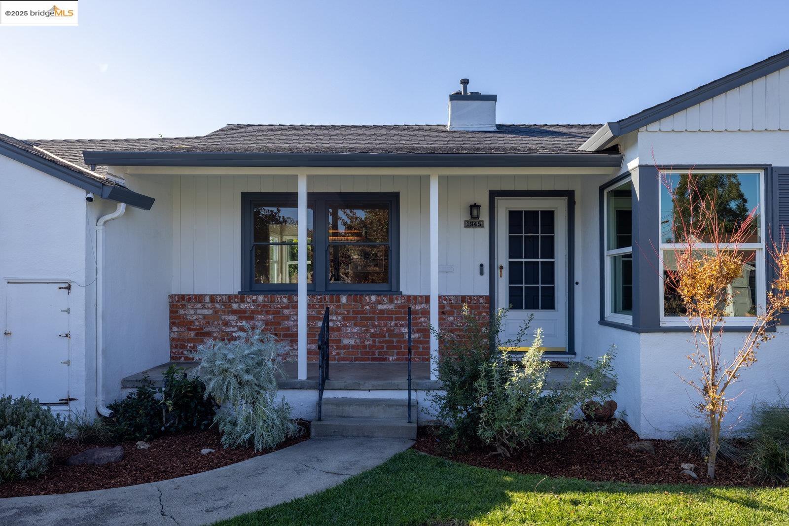 Detail Gallery Image 4 of 45 For 1945 Bradhoff Ave, San Leandro,  CA 94577 - 3 Beds | 2 Baths