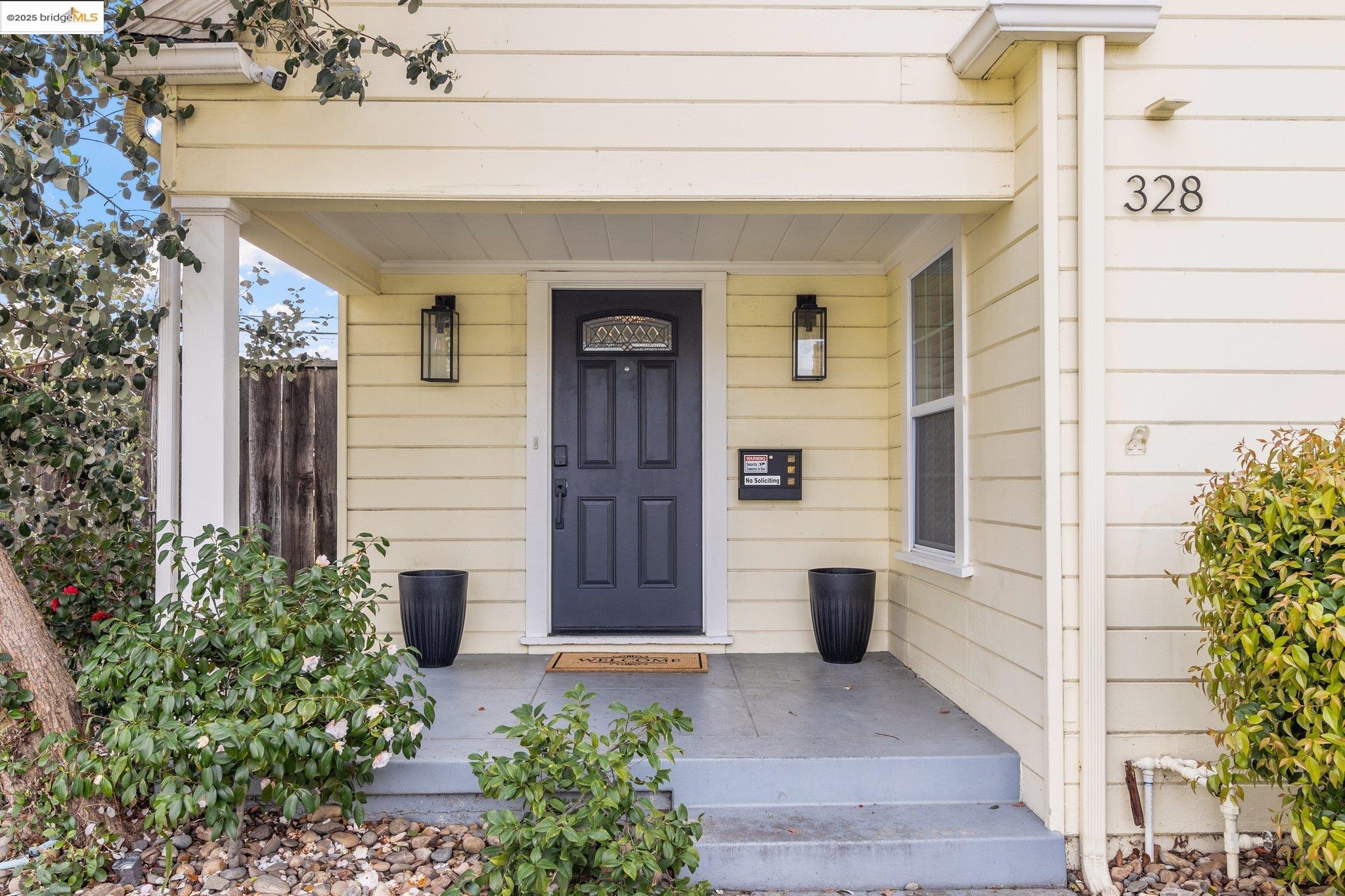 Detail Gallery Image 4 of 35 For 328 W Walnut St, Stockton,  CA 95204 - 5 Beds | 2/1 Baths