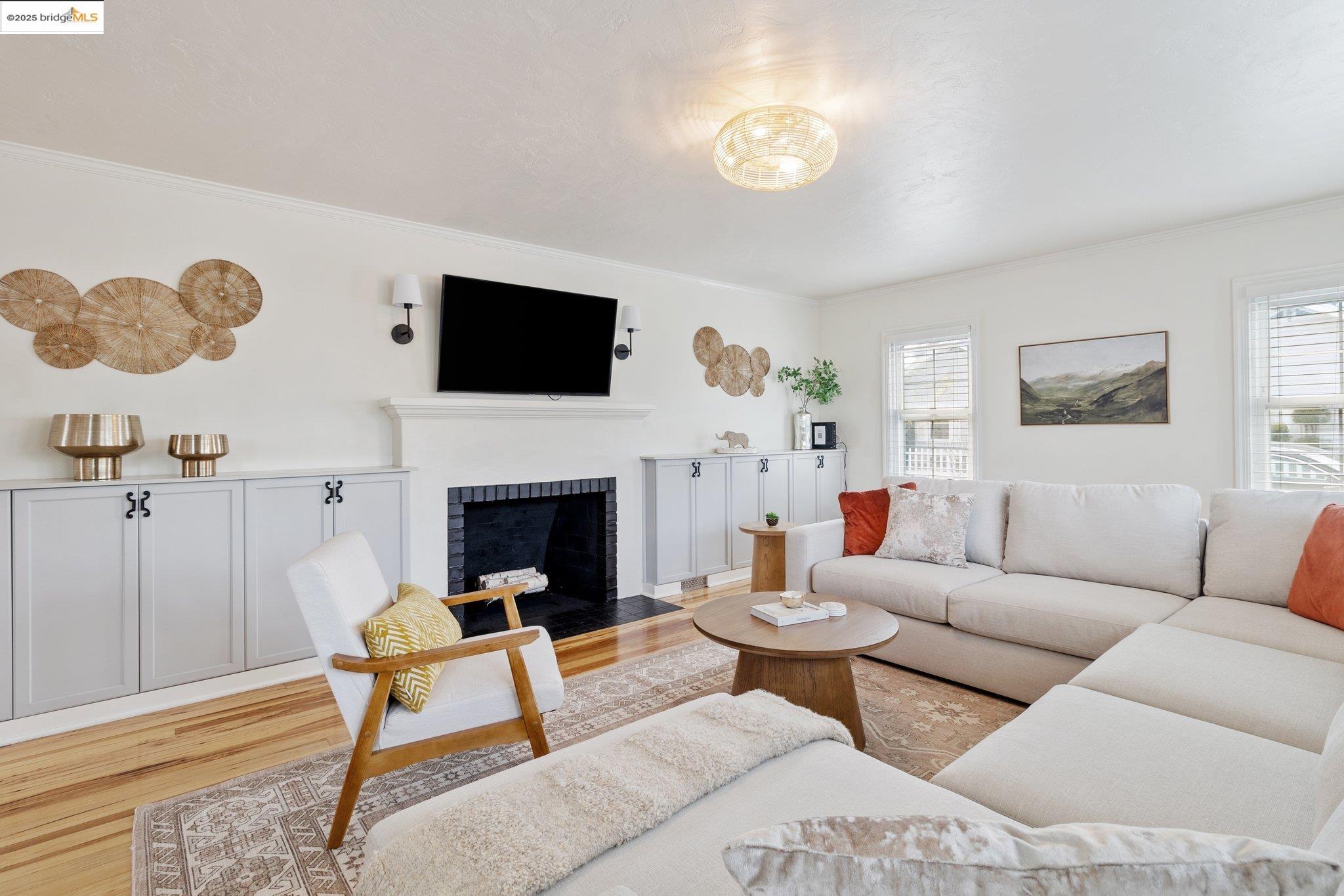 Detail Gallery Image 6 of 35 For 328 W Walnut St, Stockton,  CA 95204 - 5 Beds | 2/1 Baths