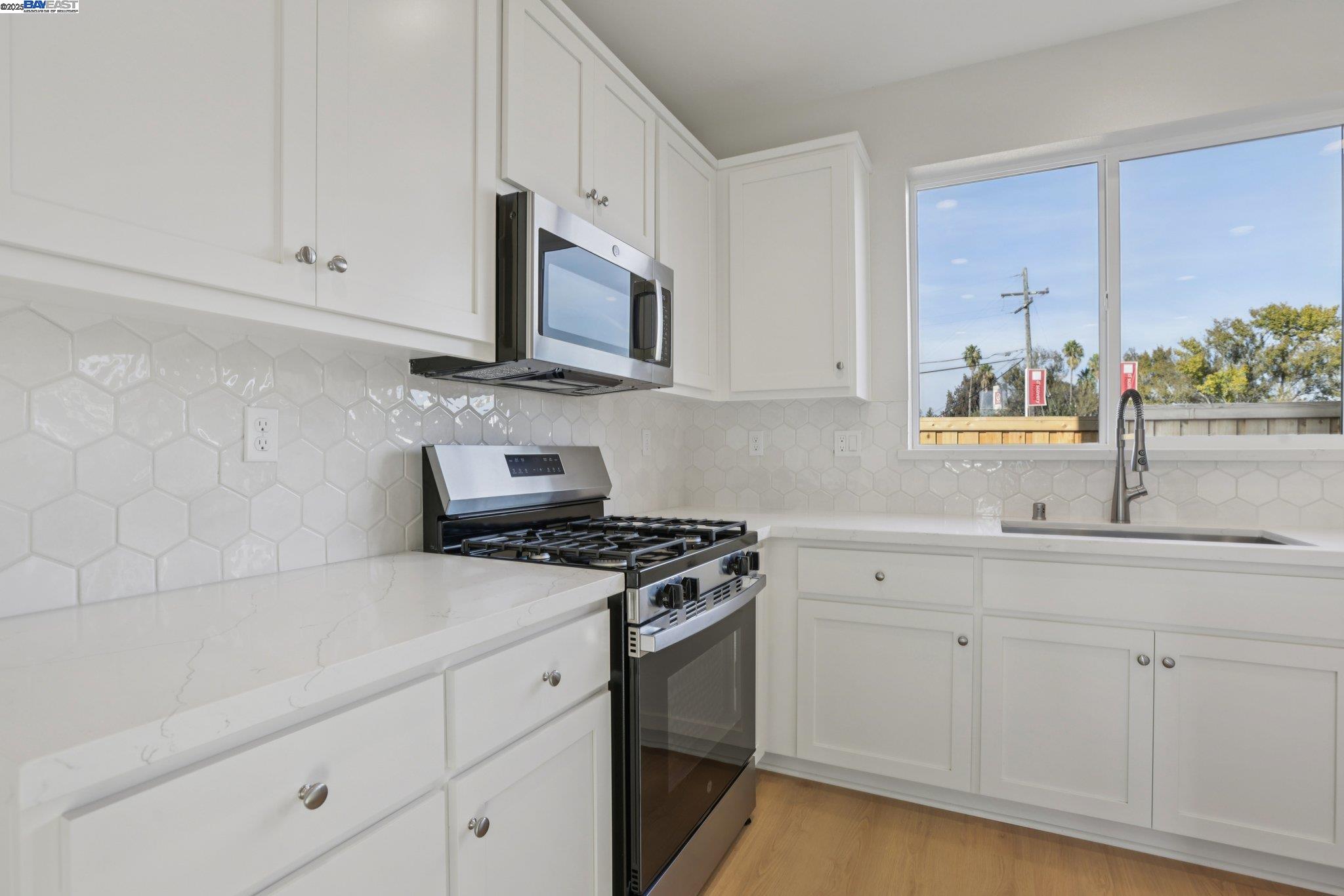 Detail Gallery Image 13 of 38 For 109 Creek View Cir, Fairfield,  CA 94533 - 3 Beds | 2/1 Baths