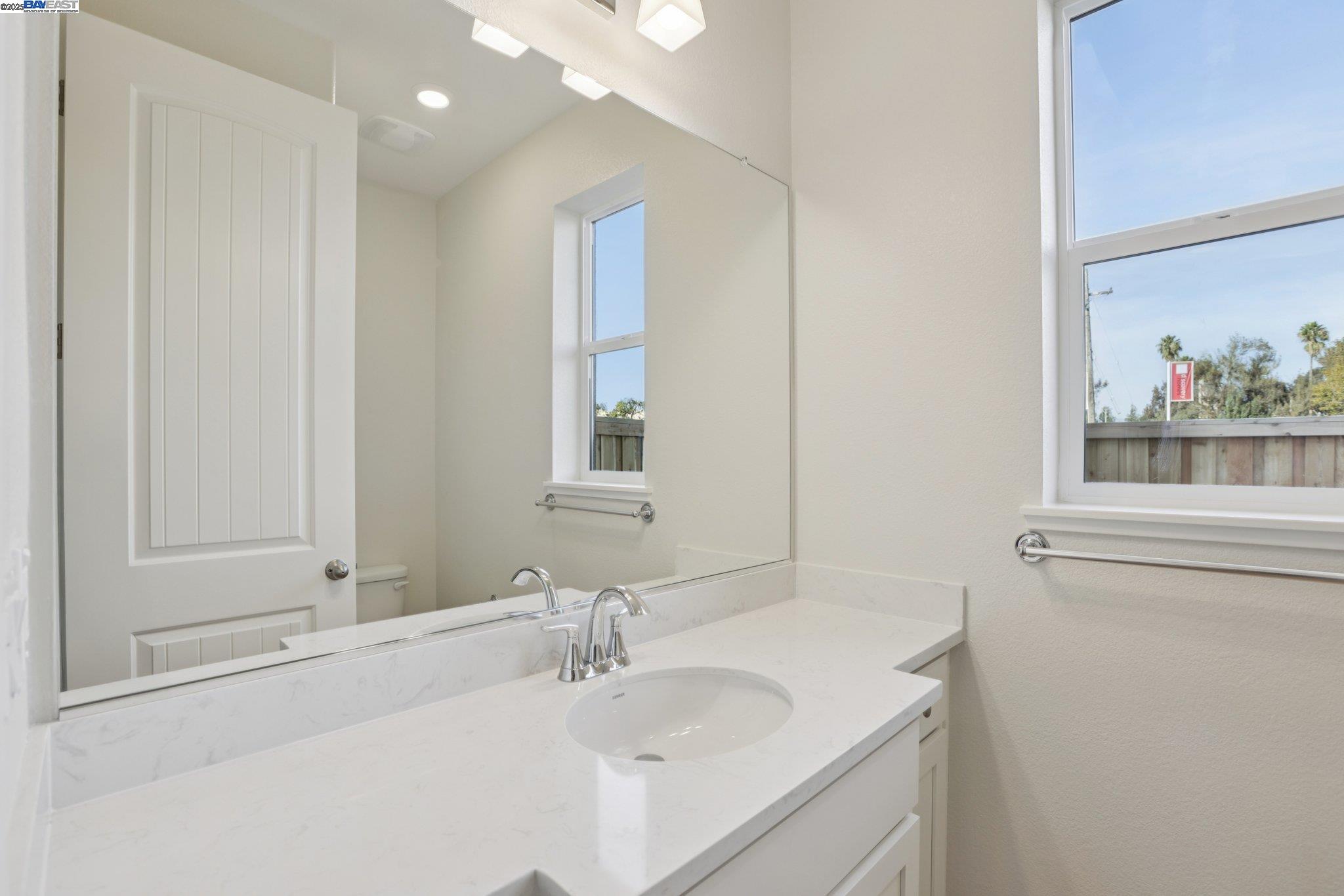 Detail Gallery Image 14 of 38 For 109 Creek View Cir, Fairfield,  CA 94533 - 3 Beds | 2/1 Baths