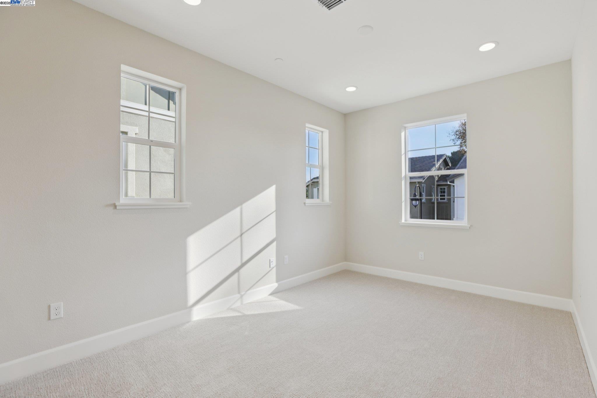 Detail Gallery Image 15 of 38 For 109 Creek View Cir, Fairfield,  CA 94533 - 3 Beds | 2/1 Baths