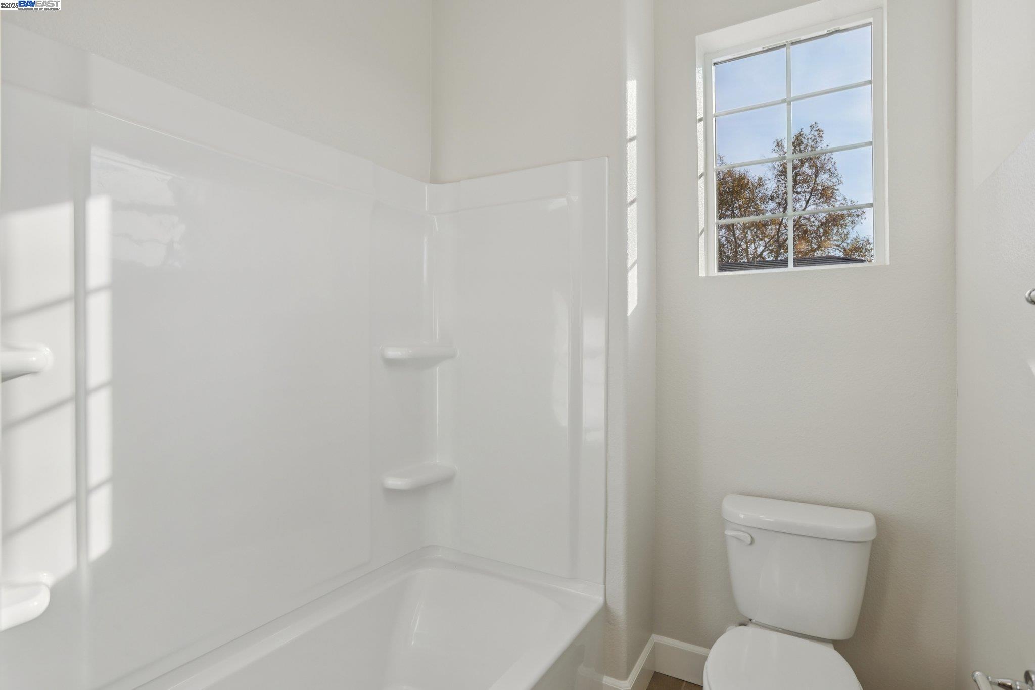Detail Gallery Image 23 of 38 For 109 Creek View Cir, Fairfield,  CA 94533 - 3 Beds | 2/1 Baths