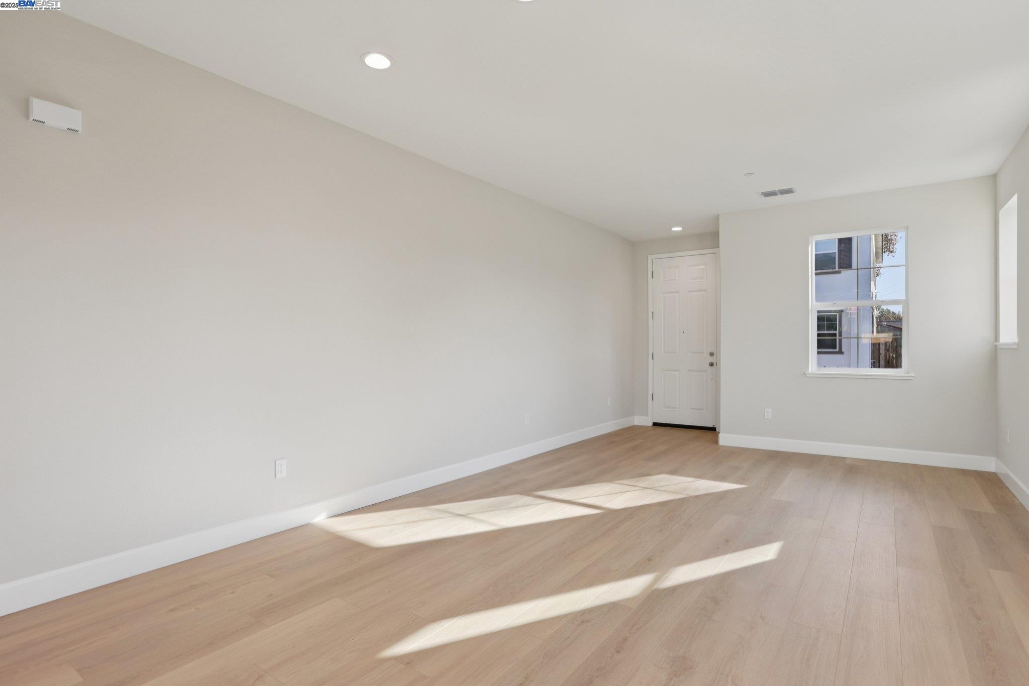 Detail Gallery Image 4 of 38 For 109 Creek View Cir, Fairfield,  CA 94533 - 3 Beds | 2/1 Baths