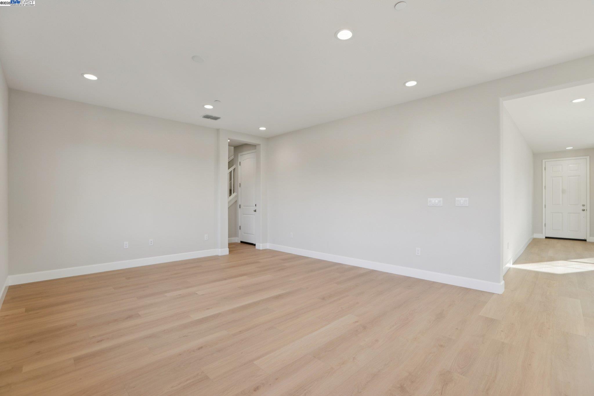 Detail Gallery Image 9 of 38 For 109 Creek View Cir, Fairfield,  CA 94533 - 3 Beds | 2/1 Baths