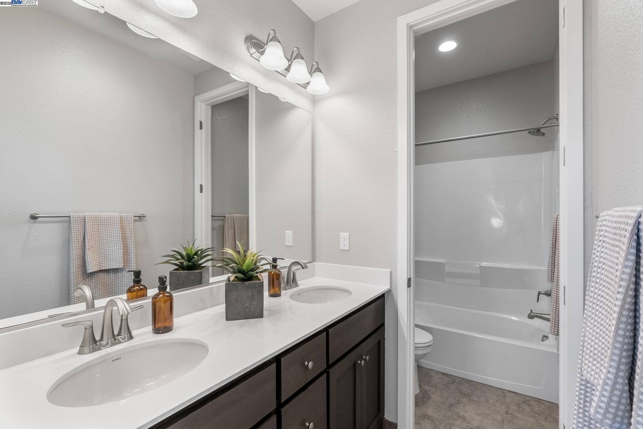 Detail Gallery Image 18 of 20 For 1481 Monument Ln, Fairfield,  CA 94533 - 3 Beds | 2/1 Baths