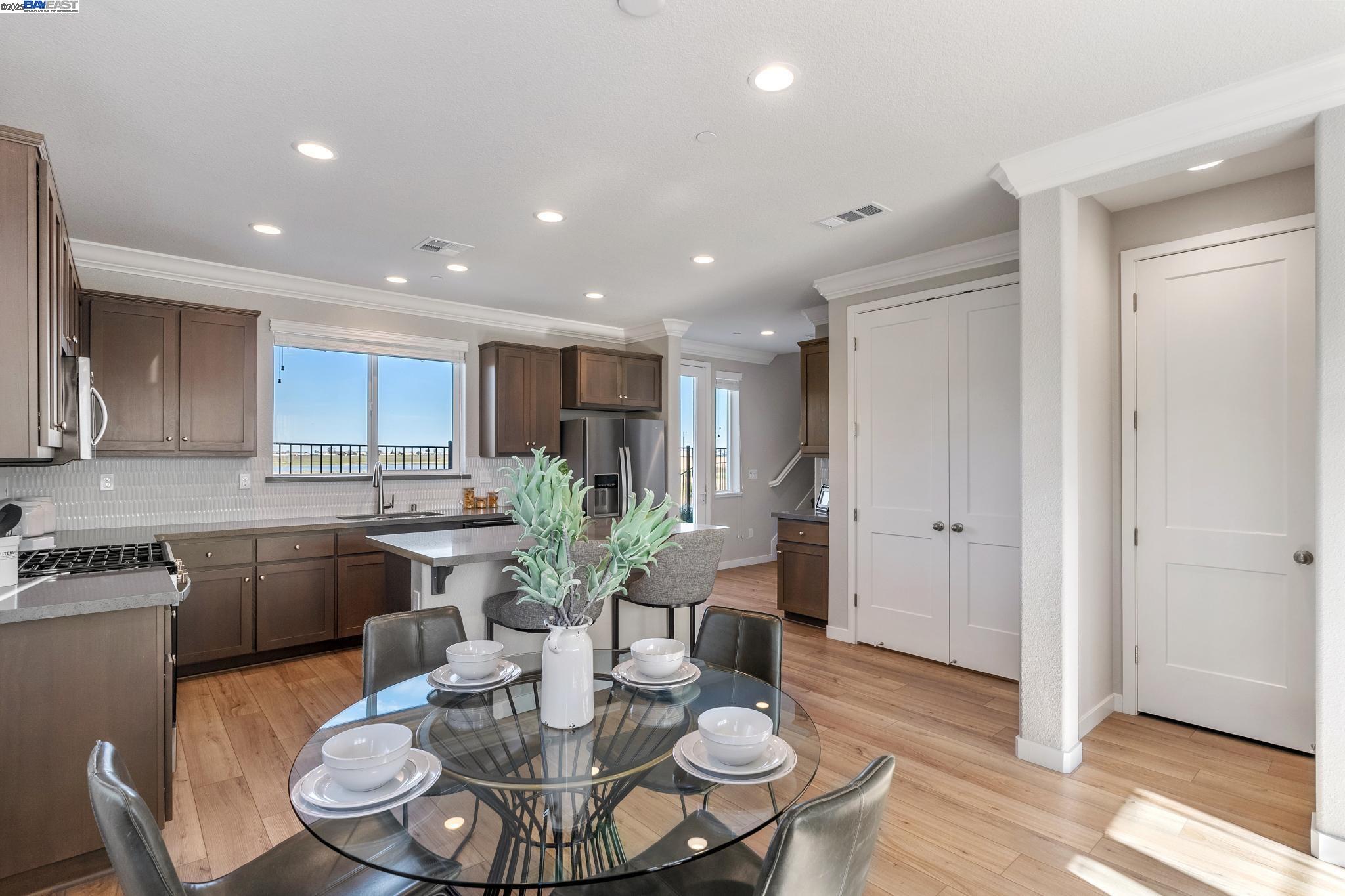 Detail Gallery Image 4 of 20 For 1481 Monument Ln, Fairfield,  CA 94533 - 3 Beds | 2/1 Baths