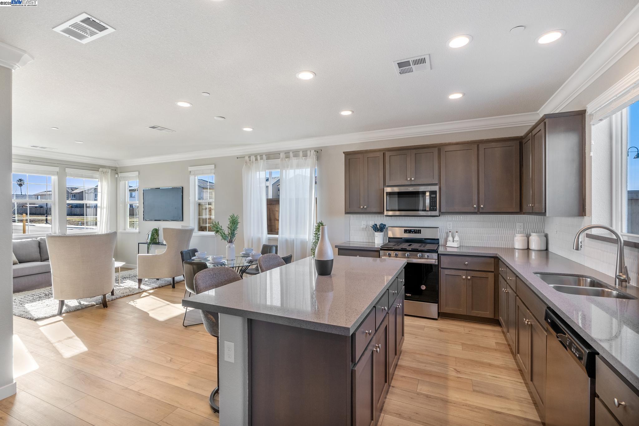 Detail Gallery Image 9 of 20 For 1481 Monument Ln, Fairfield,  CA 94533 - 3 Beds | 2/1 Baths