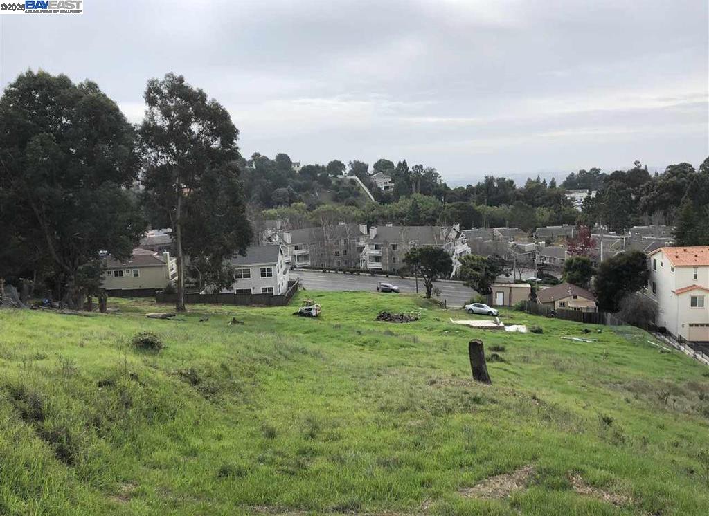 Detail Gallery Image 2 of 18 For 26660 Hayward Blvd, Hayward,  CA 94542 - – Beds | – Baths