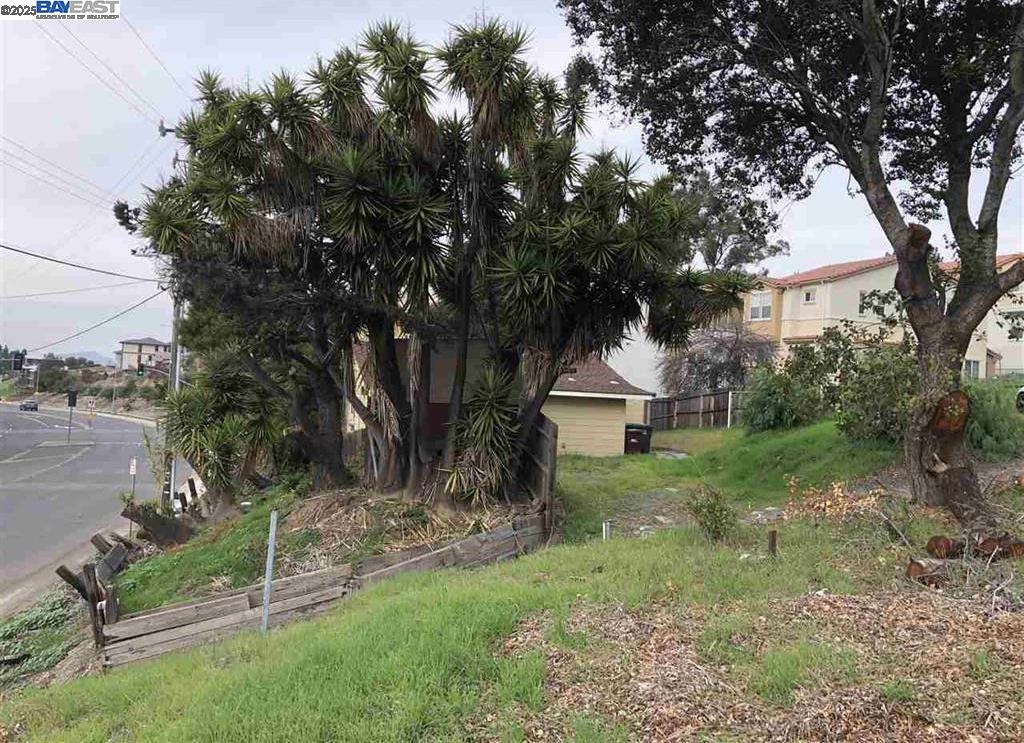 Detail Gallery Image 11 of 18 For 26660 Hayward Blvd, Hayward,  CA 94542 - – Beds | – Baths