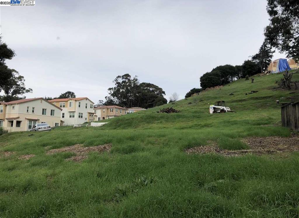 Detail Gallery Image 12 of 18 For 26660 Hayward Blvd, Hayward,  CA 94542 - – Beds | – Baths