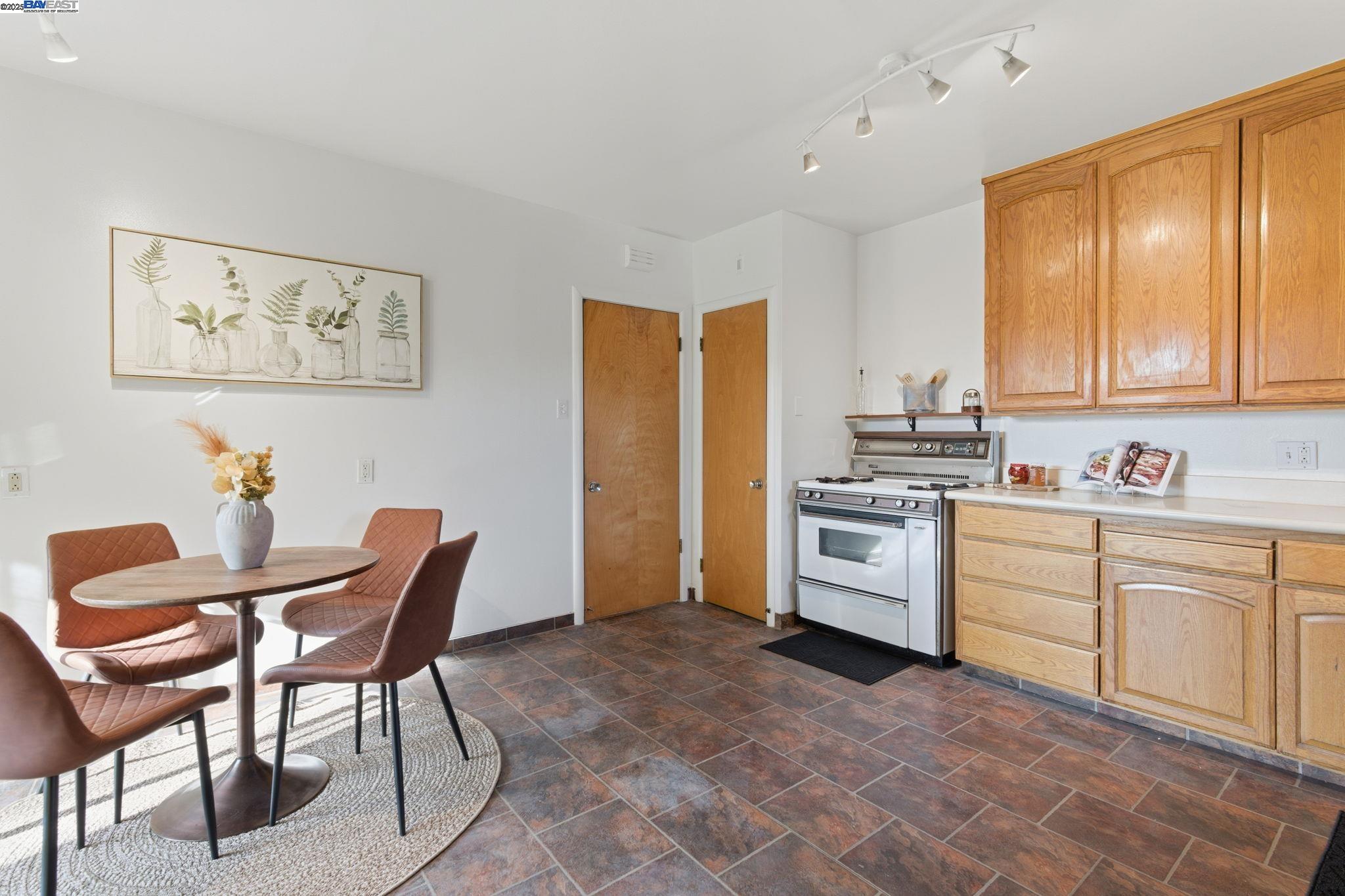 Detail Gallery Image 31 of 35 For 3937 Bayo Street, Oakland,  CA 94619 - 4 Beds | 2 Baths