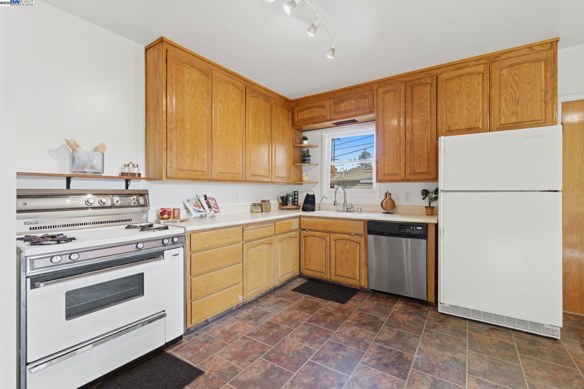 Detail Gallery Image 34 of 35 For 3937 Bayo Street, Oakland,  CA 94619 - 4 Beds | 2 Baths