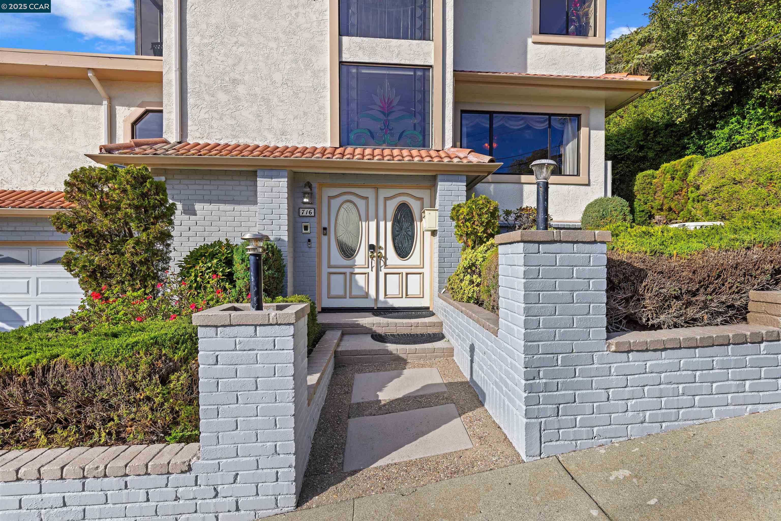 Detail Gallery Image 2 of 49 For 716 Gelston Pl, El Cerrito,  CA 94530 - 4 Beds | 2/2 Baths