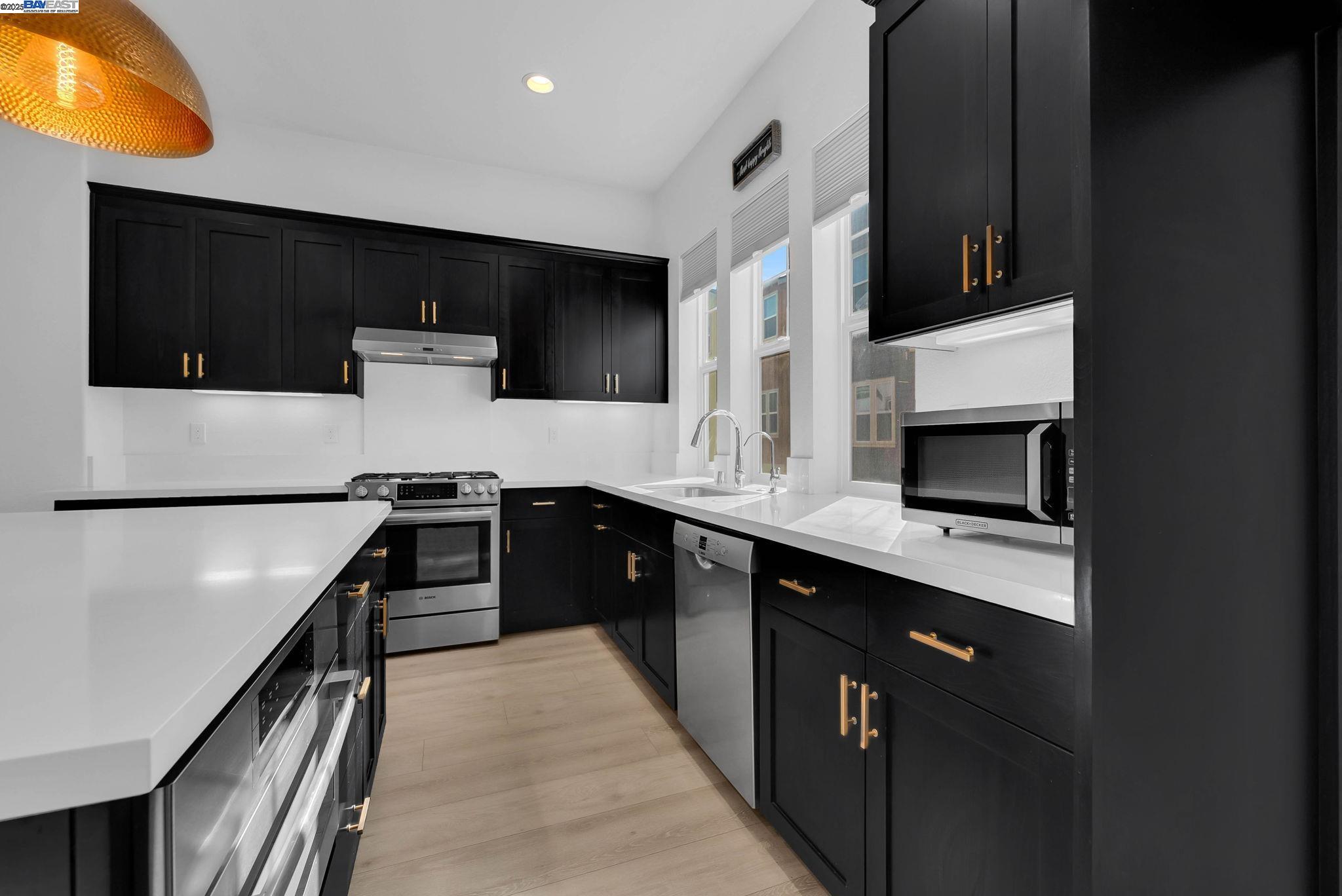 Detail Gallery Image 6 of 19 For 4287 Loyalton, Dublin,  CA 94568 - 4 Beds | 3/1 Baths