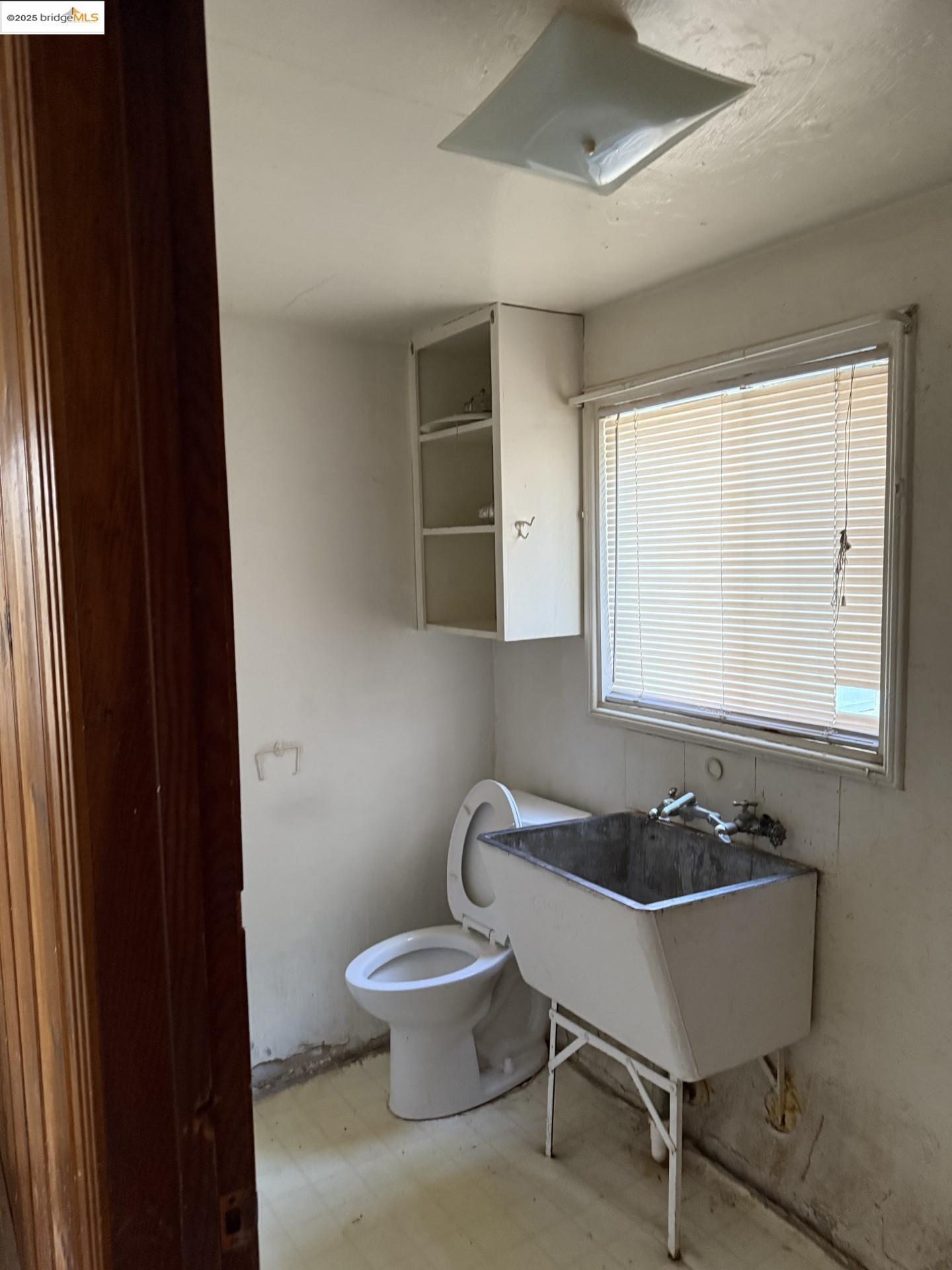 Detail Gallery Image 11 of 13 For 815 Central Ave, Pittsburg,  CA 94565 - 2 Beds | 1 Baths