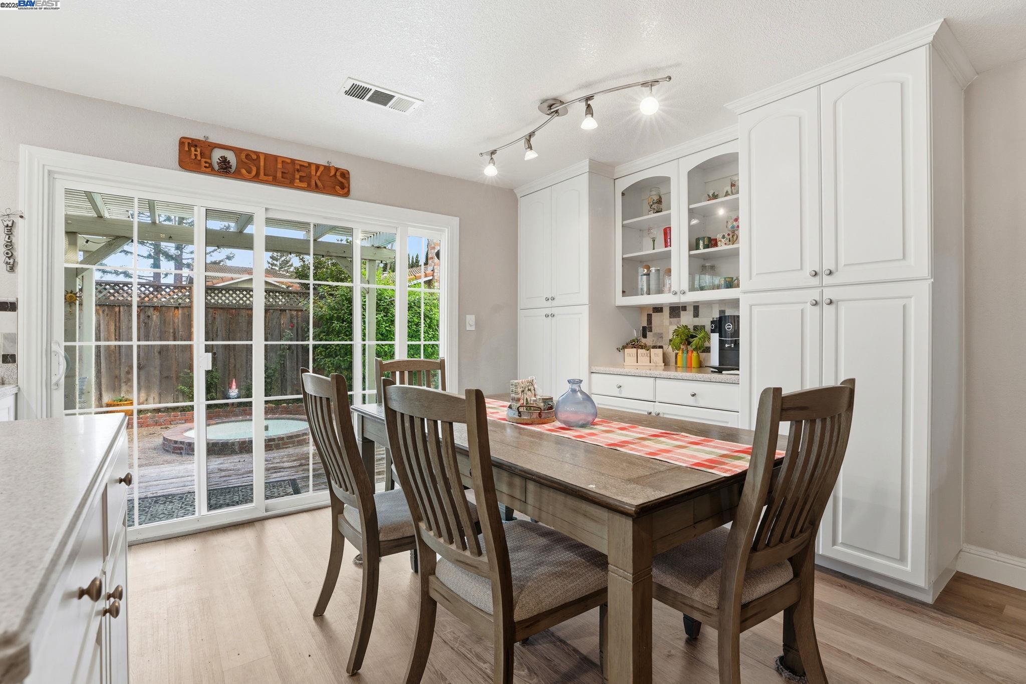 Detail Gallery Image 10 of 36 For 2891 Calle Reynoso, Pleasanton,  CA 94566 - 5 Beds | 3 Baths