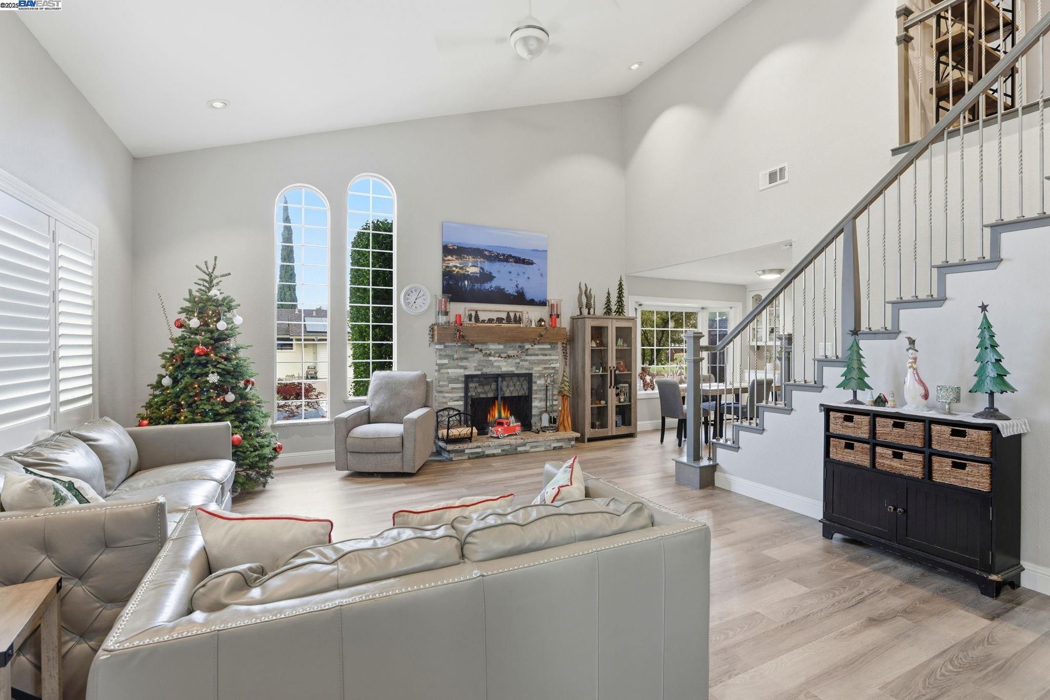 Detail Gallery Image 2 of 36 For 2891 Calle Reynoso, Pleasanton,  CA 94566 - 5 Beds | 3 Baths