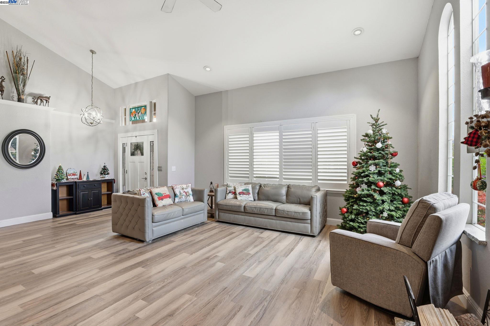 Detail Gallery Image 3 of 36 For 2891 Calle Reynoso, Pleasanton,  CA 94566 - 5 Beds | 3 Baths