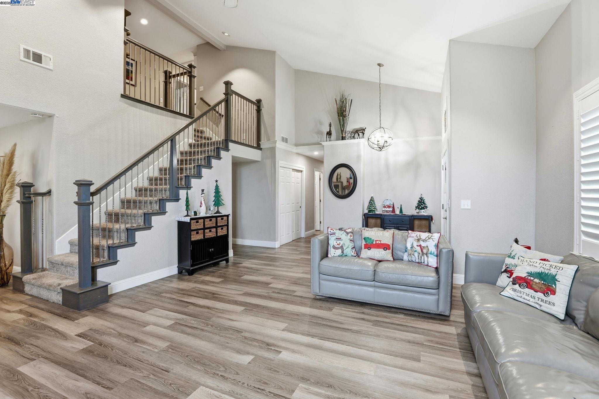 Detail Gallery Image 4 of 36 For 2891 Calle Reynoso, Pleasanton,  CA 94566 - 5 Beds | 3 Baths