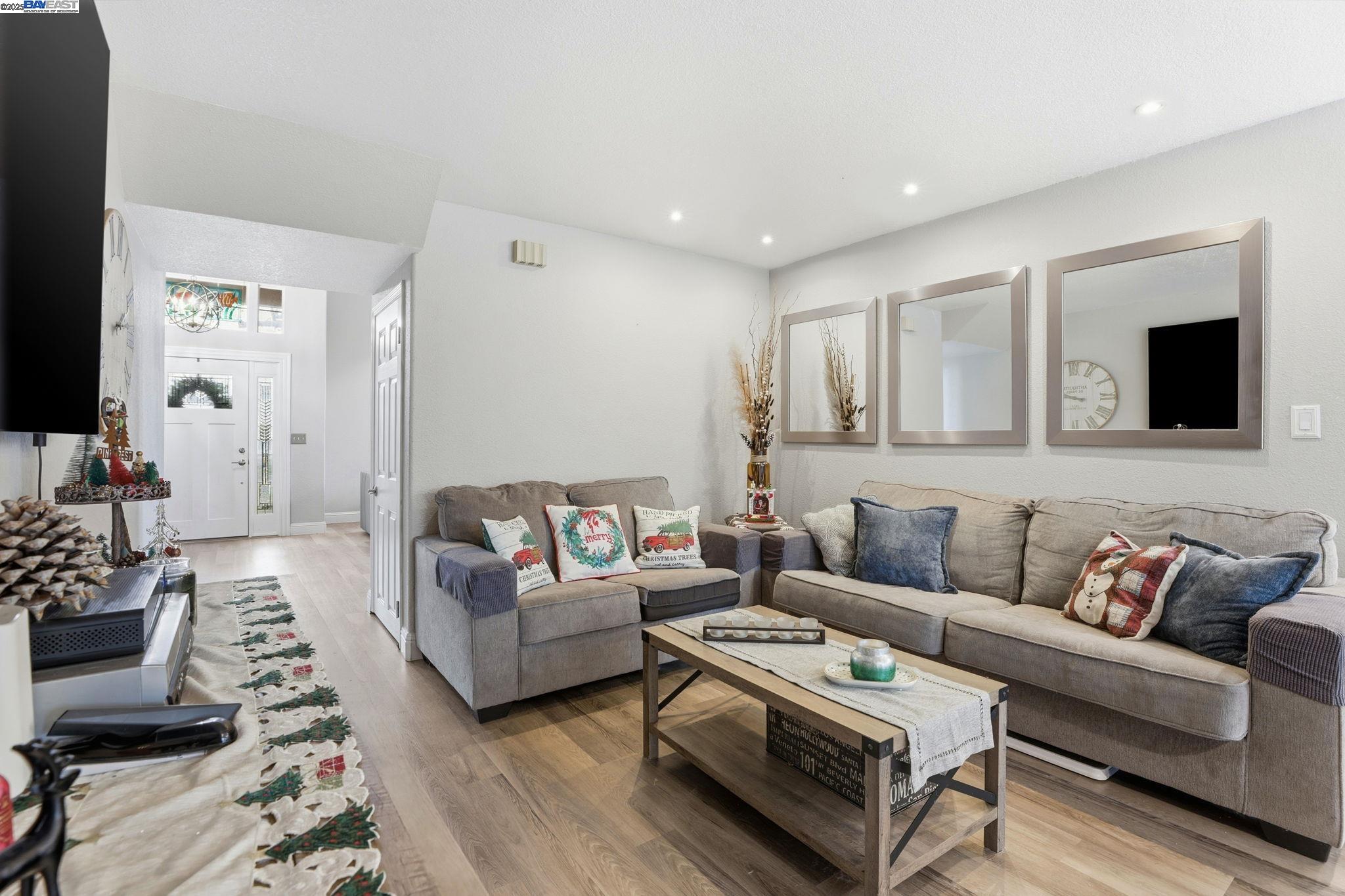 Detail Gallery Image 5 of 36 For 2891 Calle Reynoso, Pleasanton,  CA 94566 - 5 Beds | 3 Baths