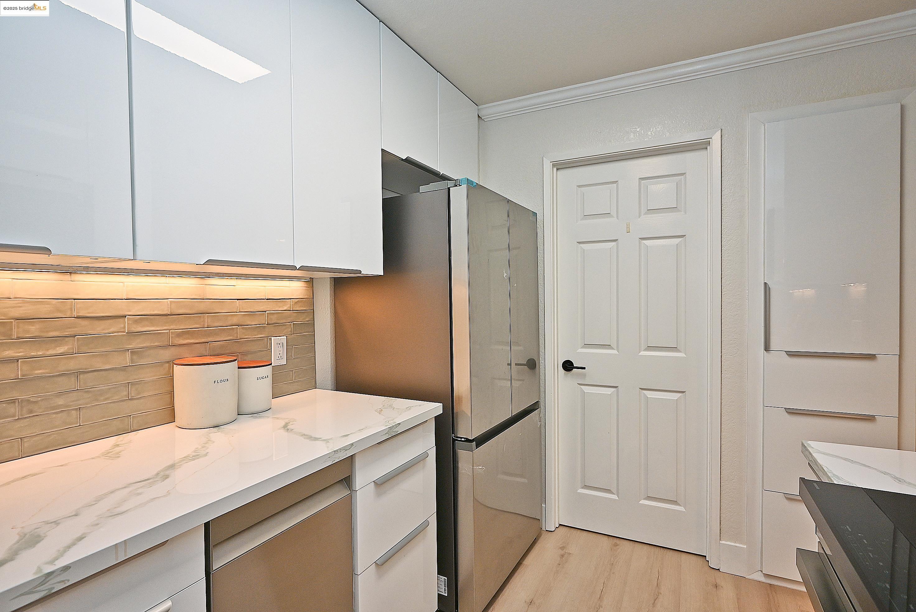 Detail Gallery Image 13 of 43 For 550 Canyon Oaks Dr a,  Oakland,  CA 94605 - 2 Beds | 2 Baths
